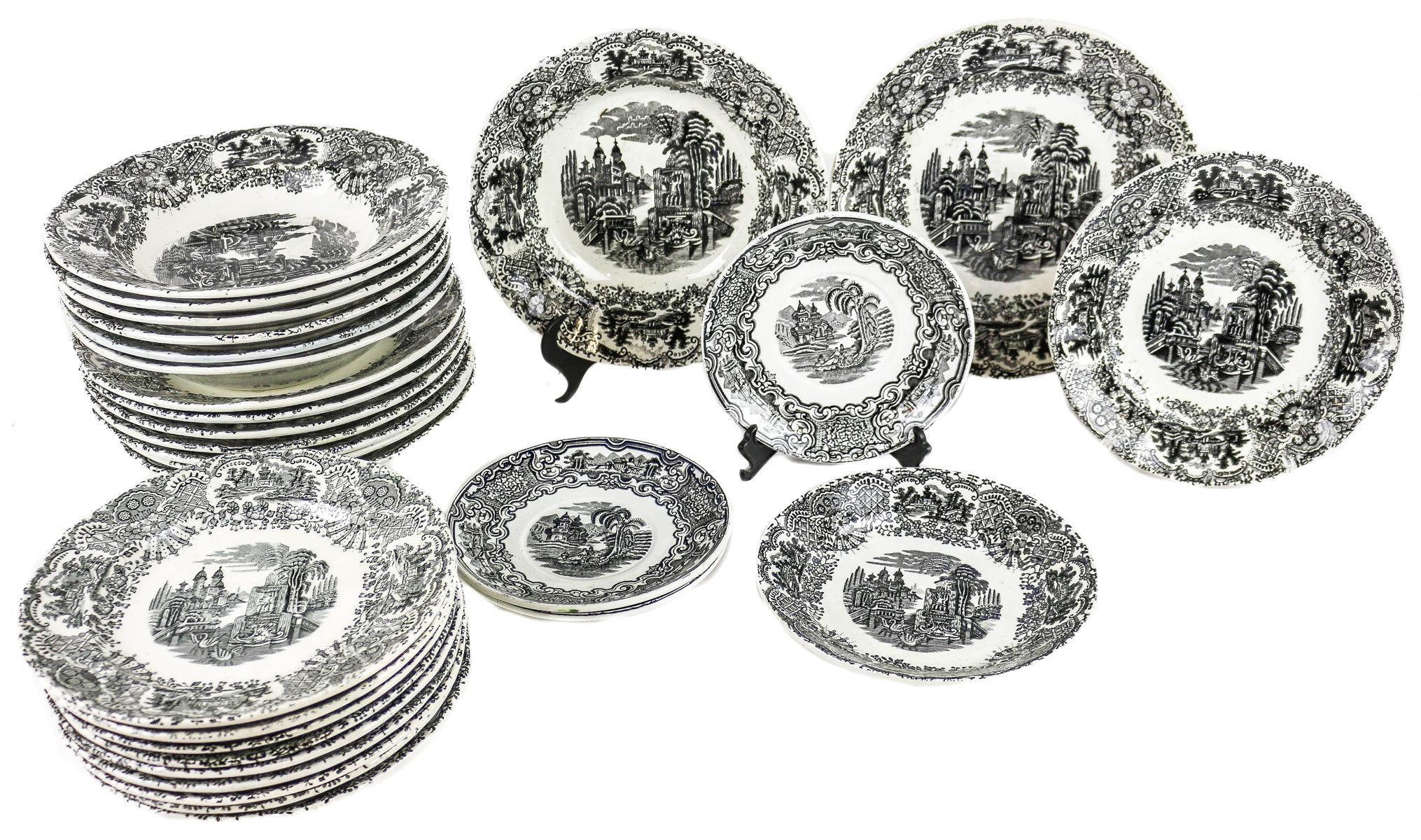 LOTE VARIADO DE PLATOS DE VAJILLA "PICKMAN"