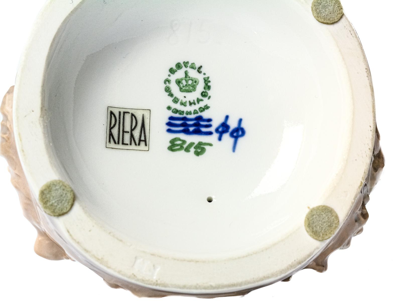 FIGURA EN PORCELANA "ROYAL COPENHAGEN"