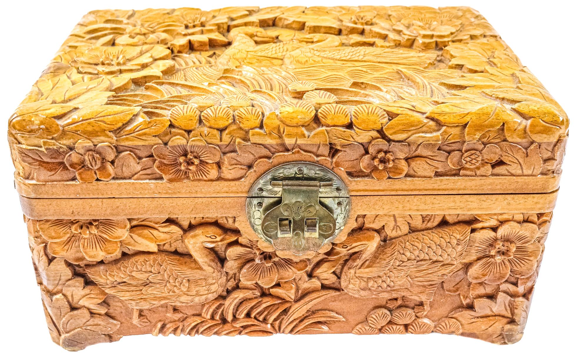 CAJA ORIENTAL DE MEDIADOS DEL S.XX