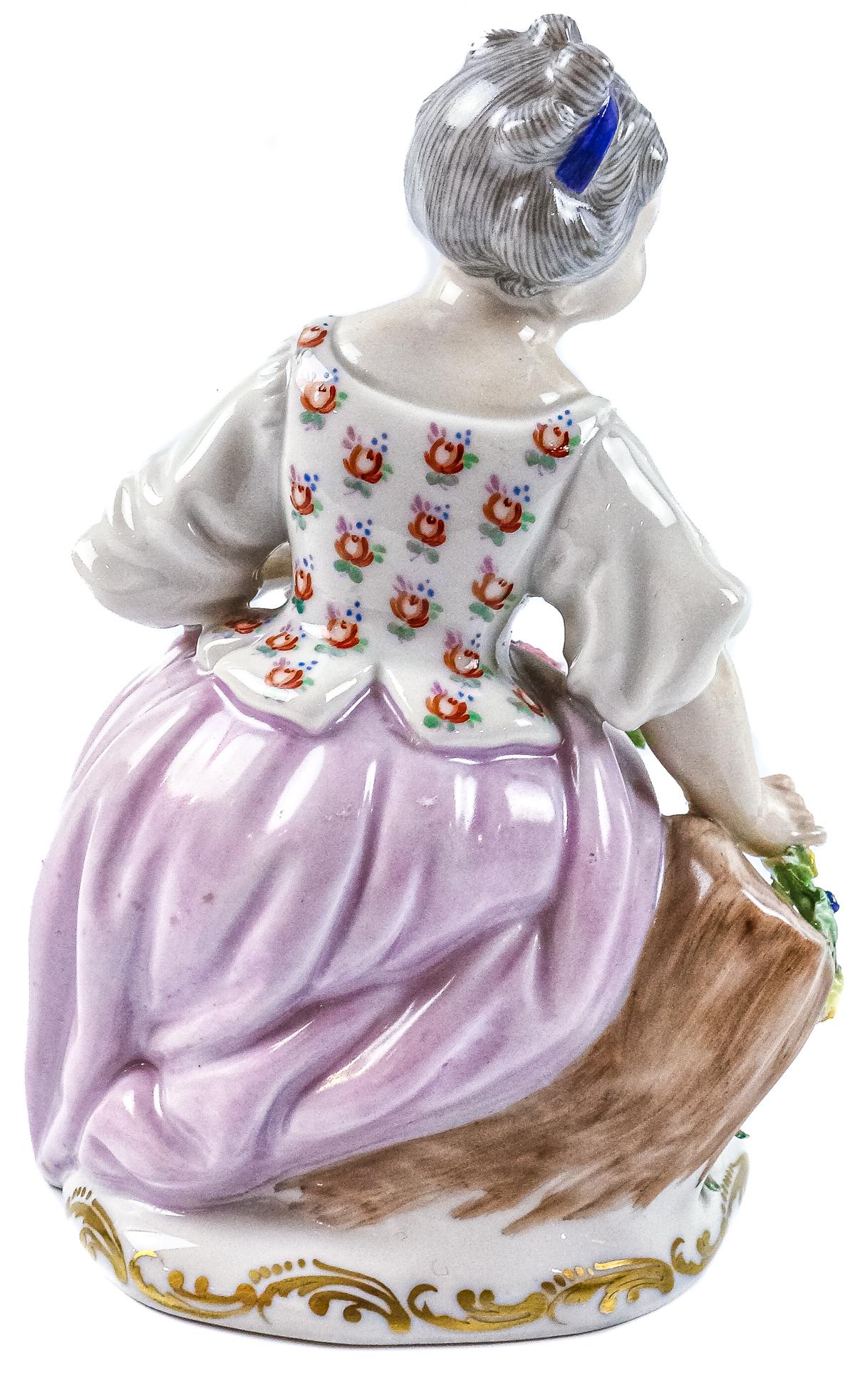 FIGRURA EN PORCELANA DE MEDIADOS DEL S.XX