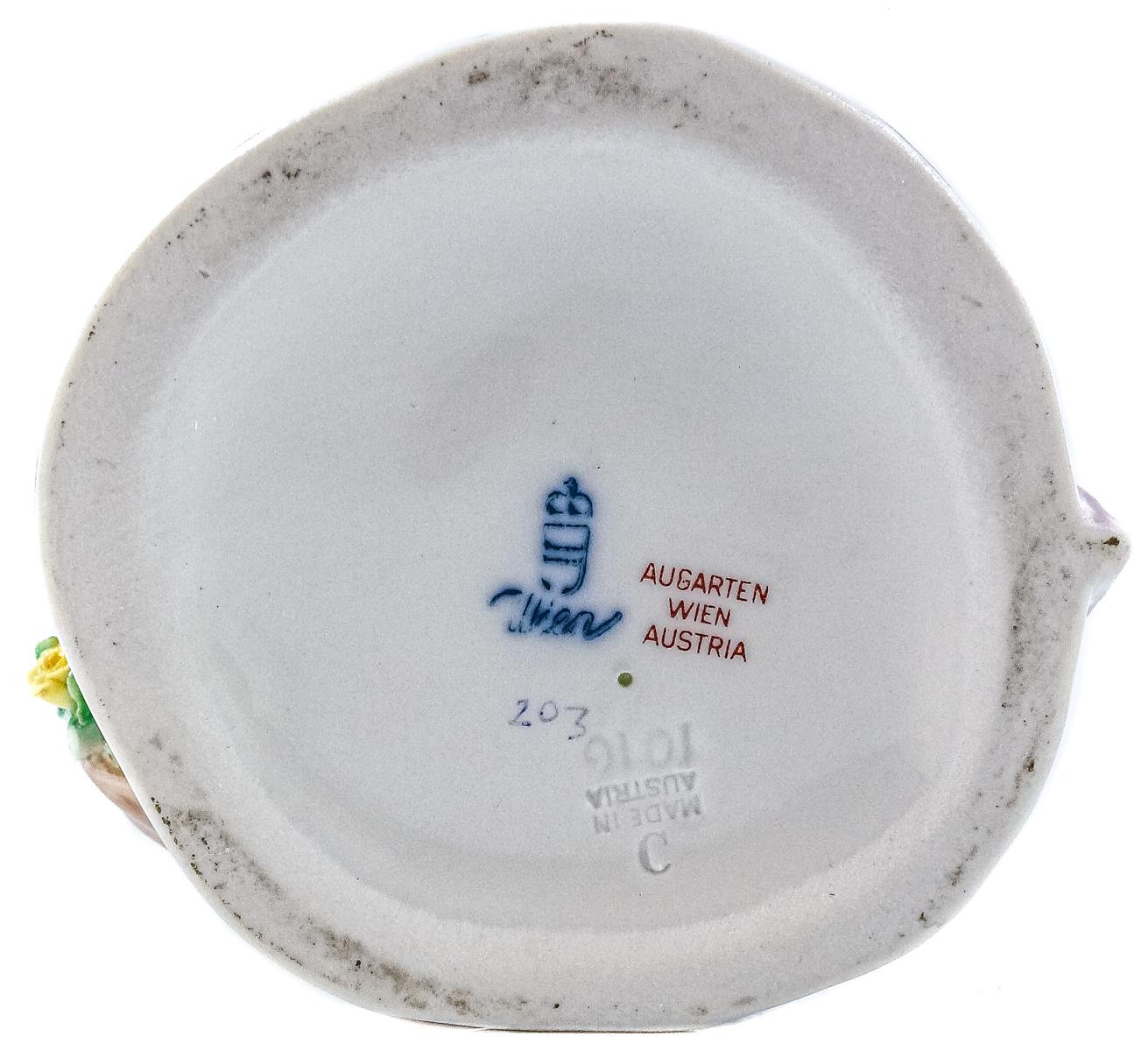 FIGRURA EN PORCELANA DE MEDIADOS DEL S.XX