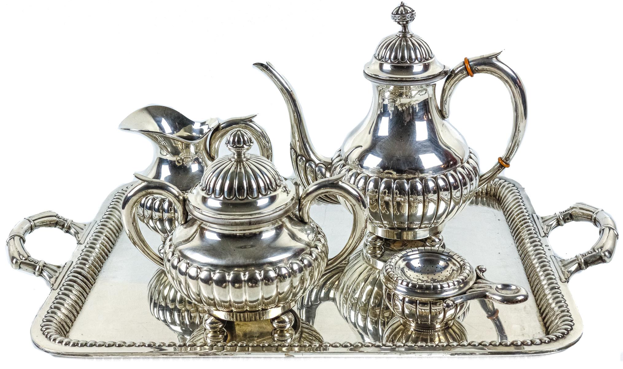 JUEGO DE CAFÉ EN PLATA DE MEDIADOS DEL S.XX
