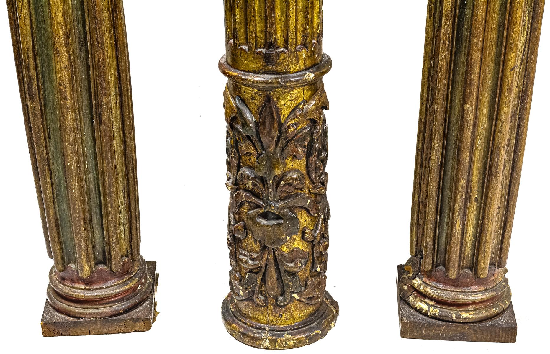 TRES COLUMNAS DECORATIVAS DEL SIGLO XVIII