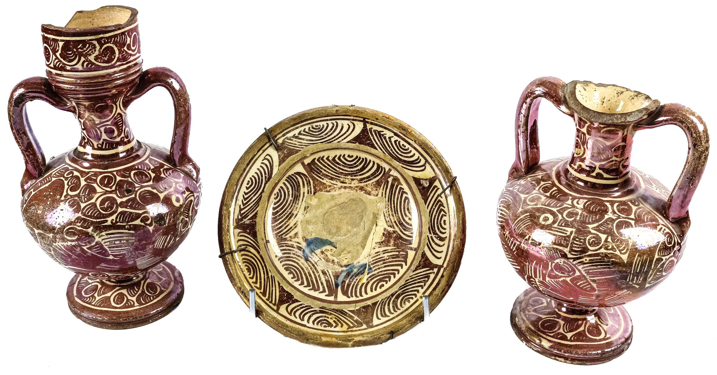 DOS JARRONES Y PLATO EN CERÁMICA DE REFLEJOS
