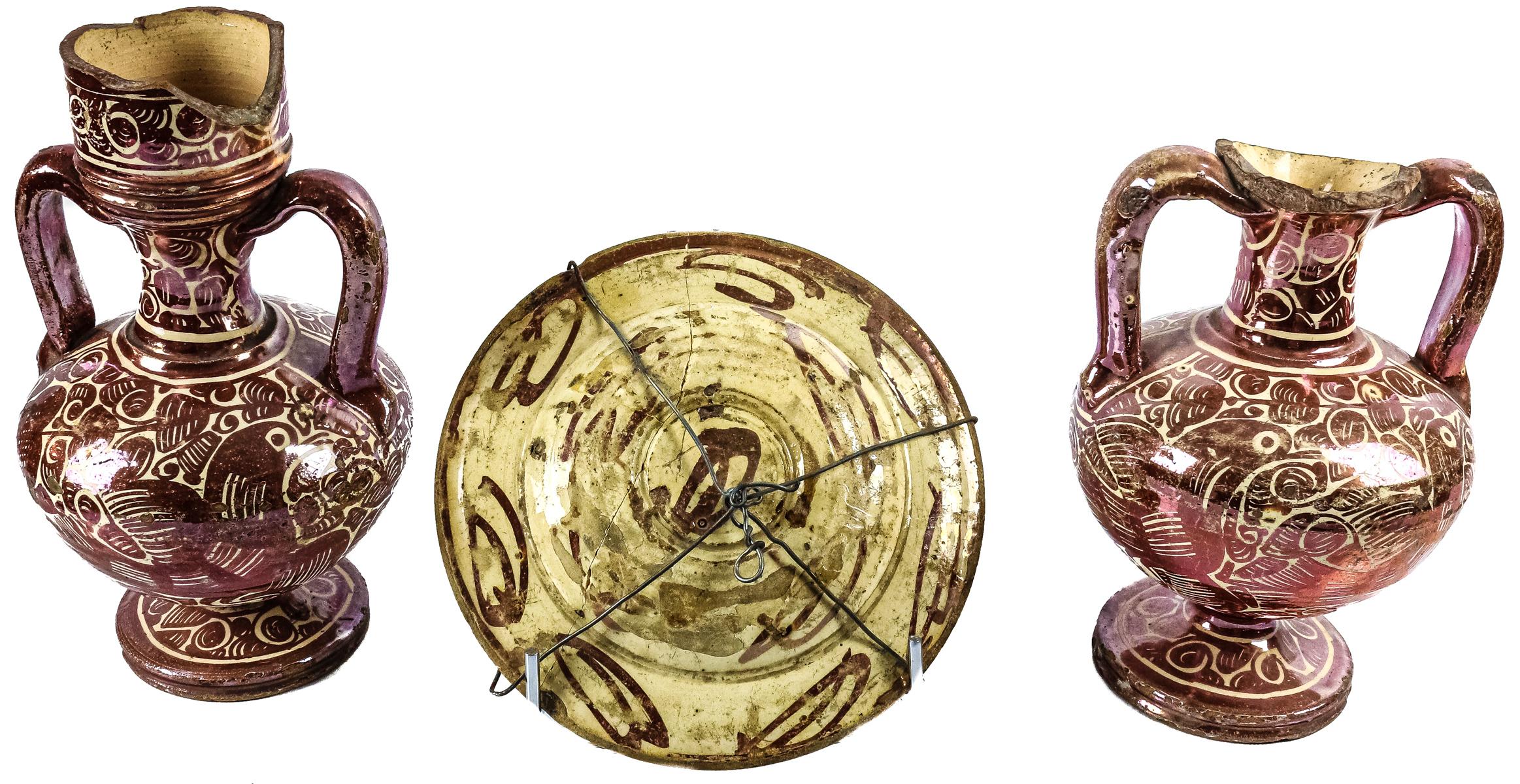DOS JARRONES Y PLATO EN CERÁMICA DE REFLEJOS