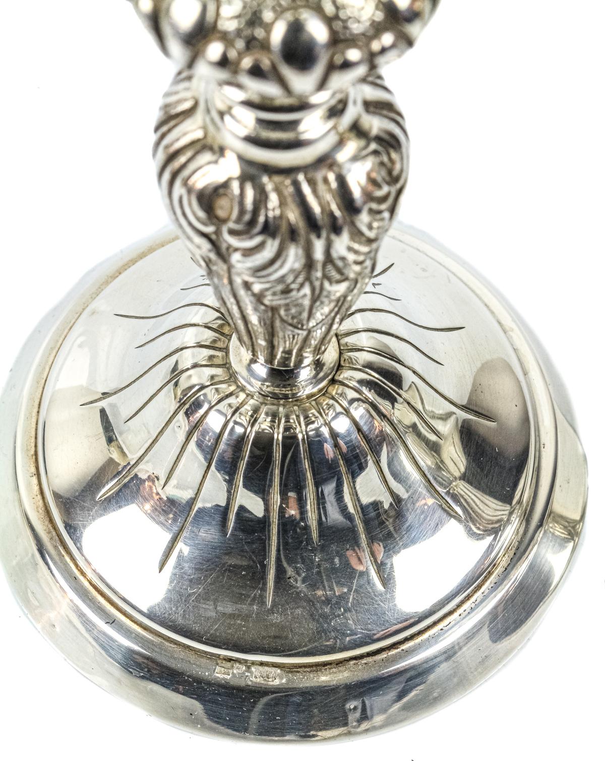 PAREJA DE CANDELEROS EN PLATA DE LA SEGUNDA MITAD S.XX