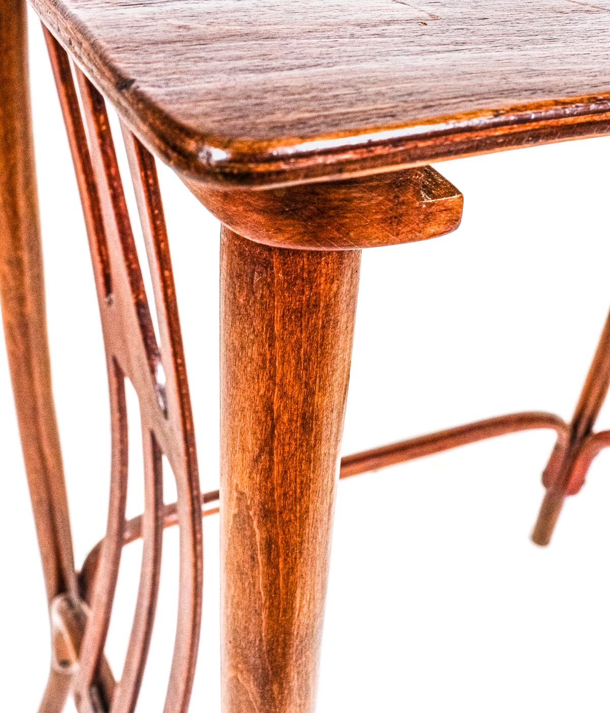 CUATRO MESITAS NIDO ESTILO THONET