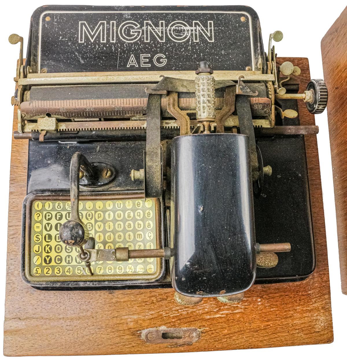 MÁQUINA DE ESCRIBIR MIGNON