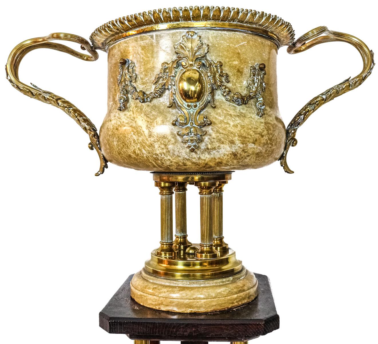 COPA DECORATIVA DEL PRIMER TERCIO DE SIGLO XX