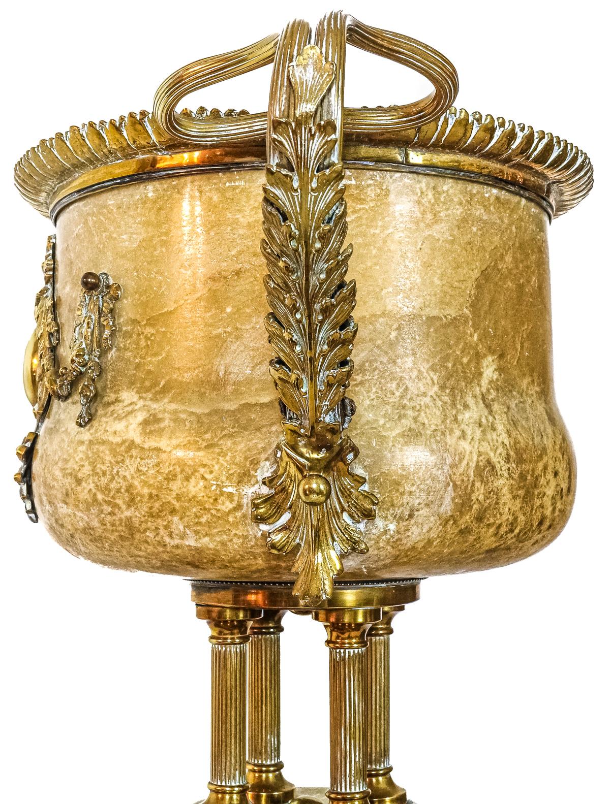 COPA DECORATIVA DEL PRIMER TERCIO DE SIGLO XX