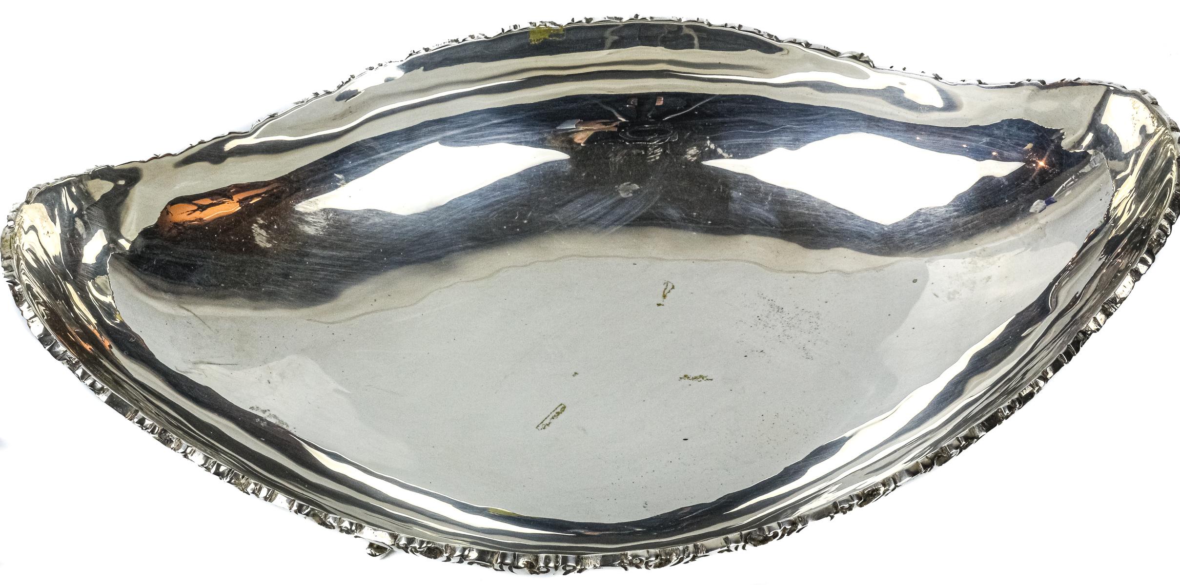 CENTRO DE MESA OVALADO EN PLATA DEL PRIMER TERCIO DEL S.XX
