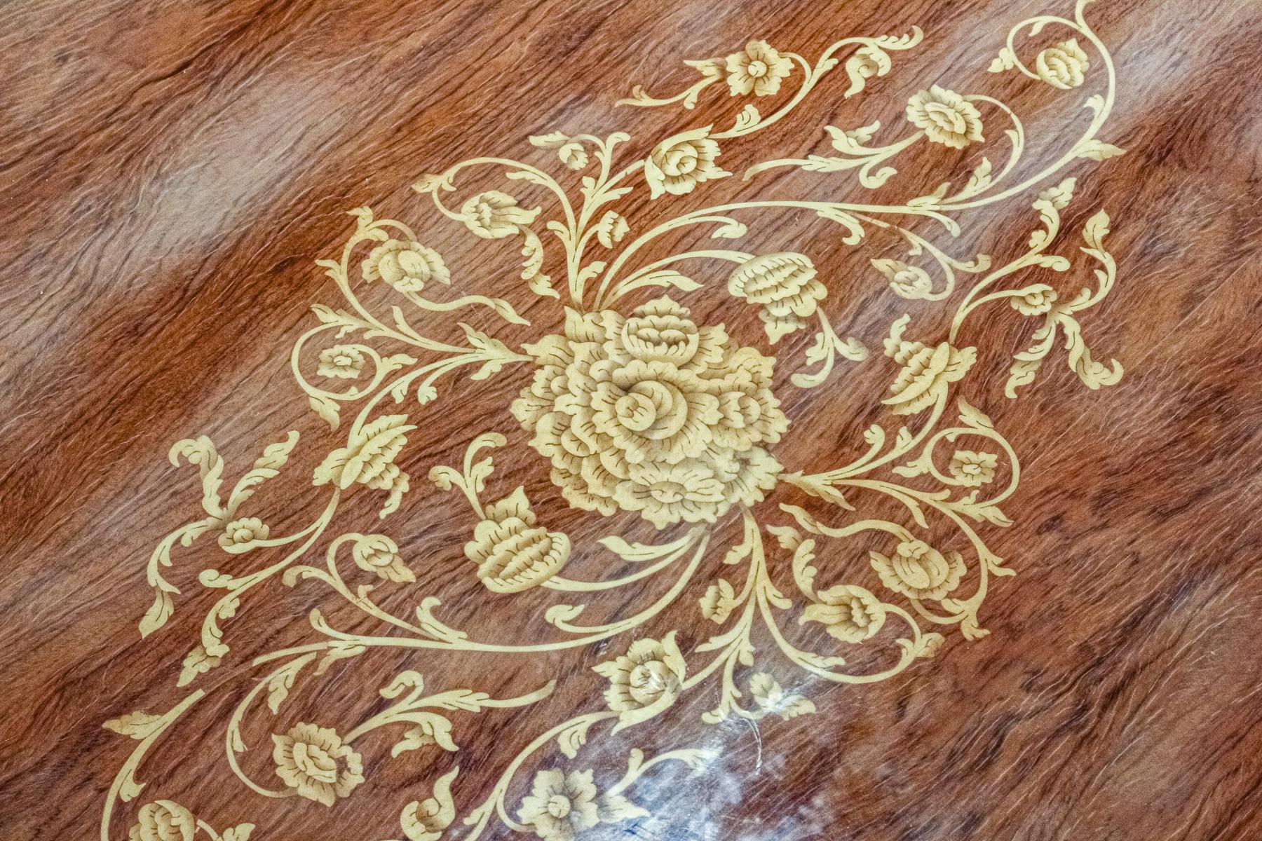 CONJUNTO DE MESA Y SILLERIA DEL ÚLTIMO CUARTO DEL S.XX