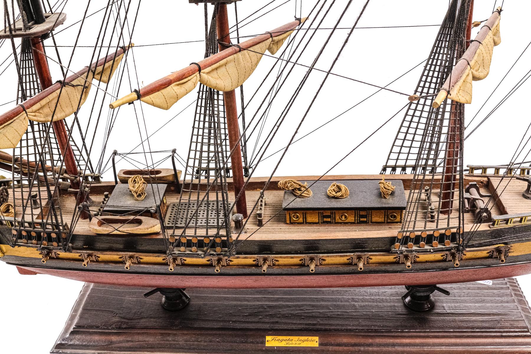 MAQUETA DE FRAGATA DE LA SEGUNDA MITAD DEL S.XX
