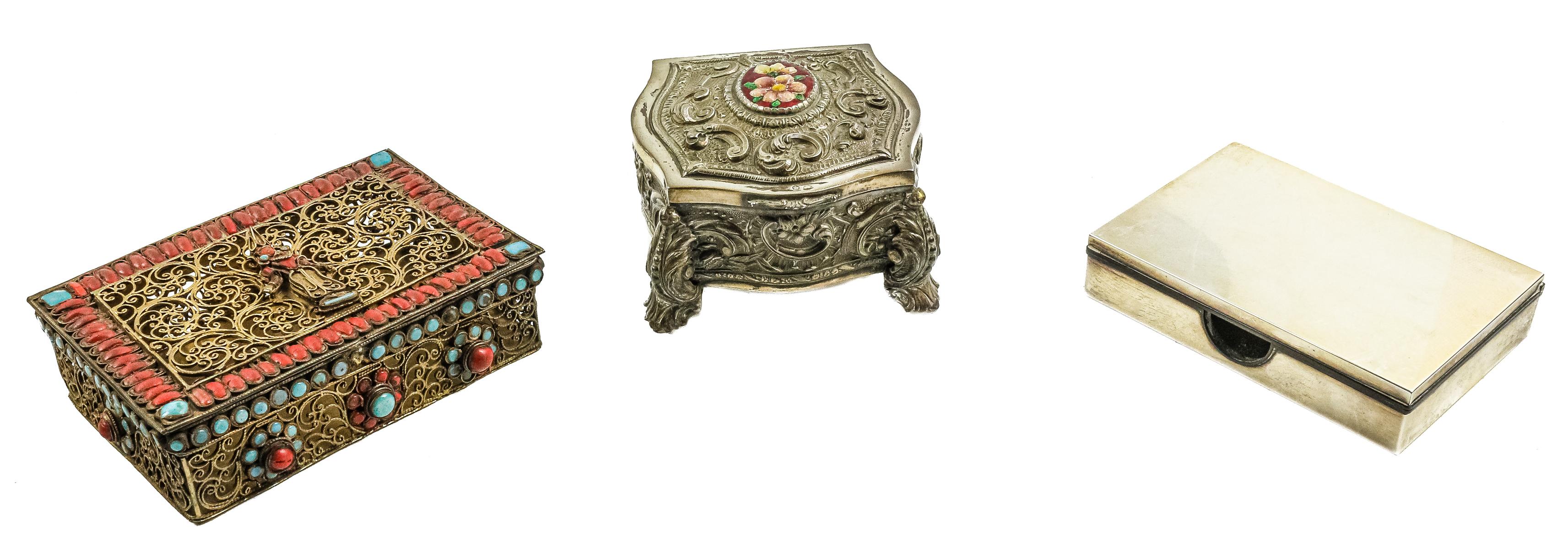 TRES CAJAS DE PLATA Y METAL