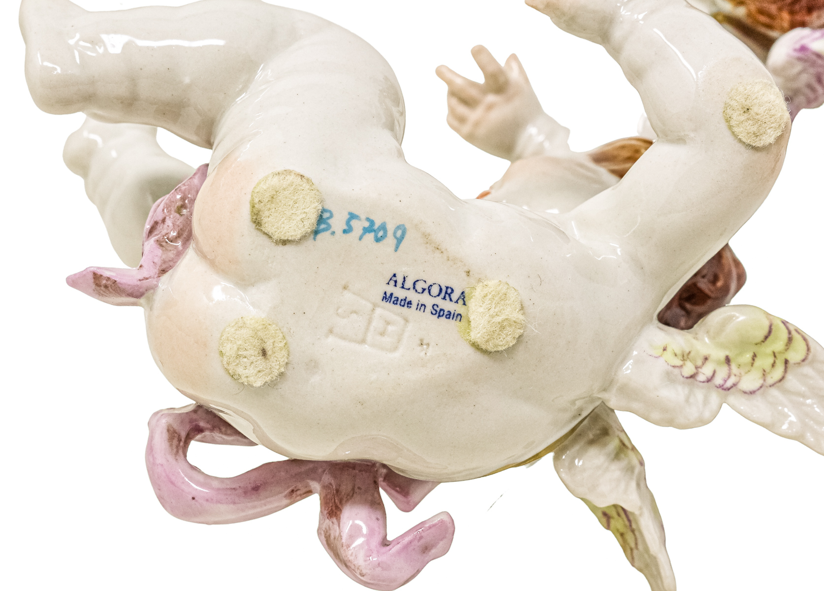 DOS FIGURAS EN PORCELANA DE ALCORA