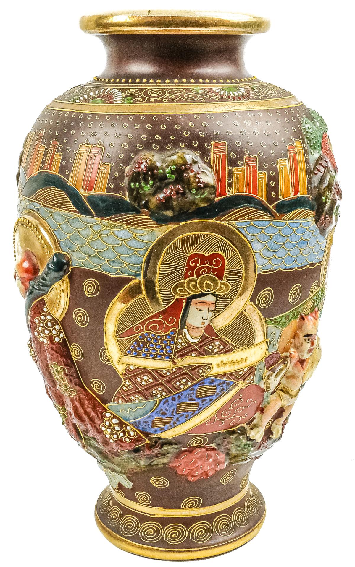 CENTRO EN CERÁMICA Y JARRÓN DE PORCELANA JAPONESA
