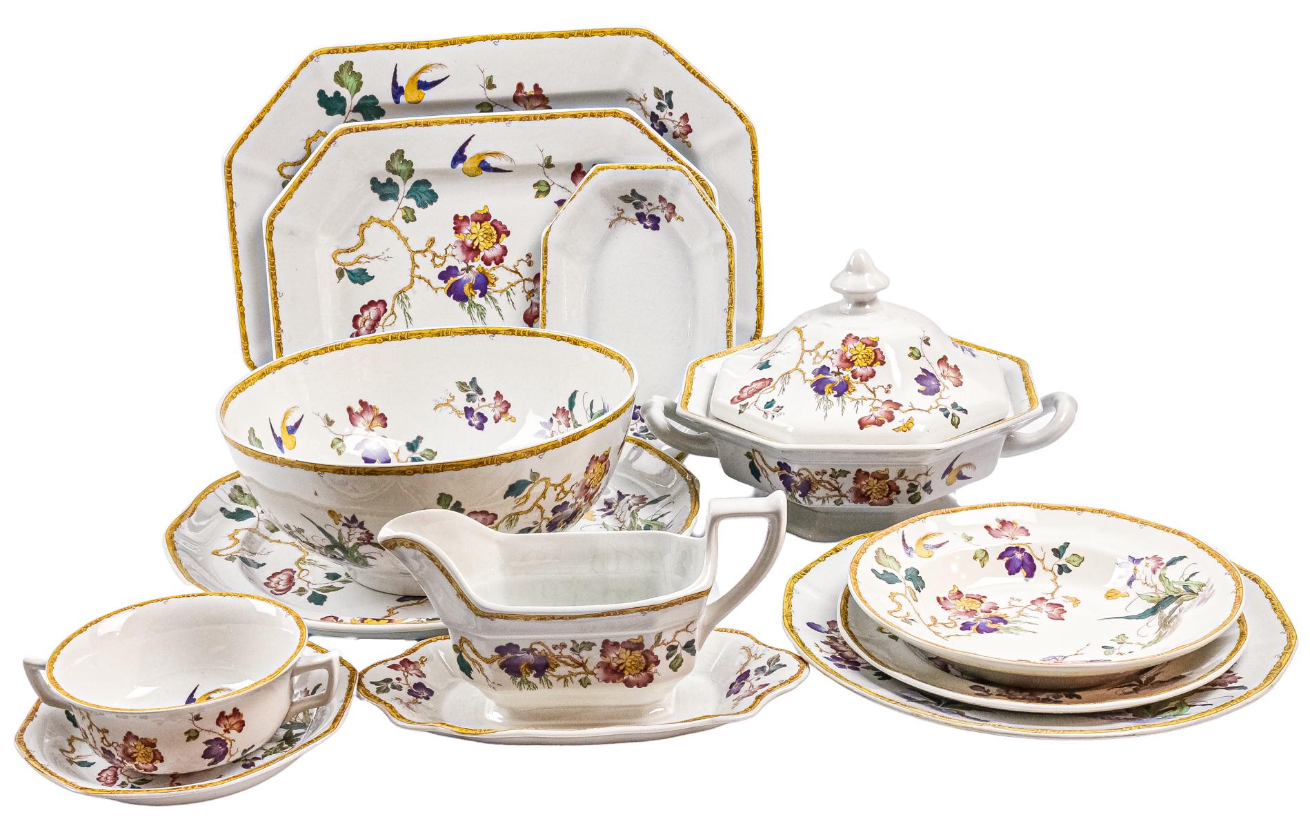 VAJILLA EN LOZA "WEDGWOOD" PARA 12 SERVICIOS