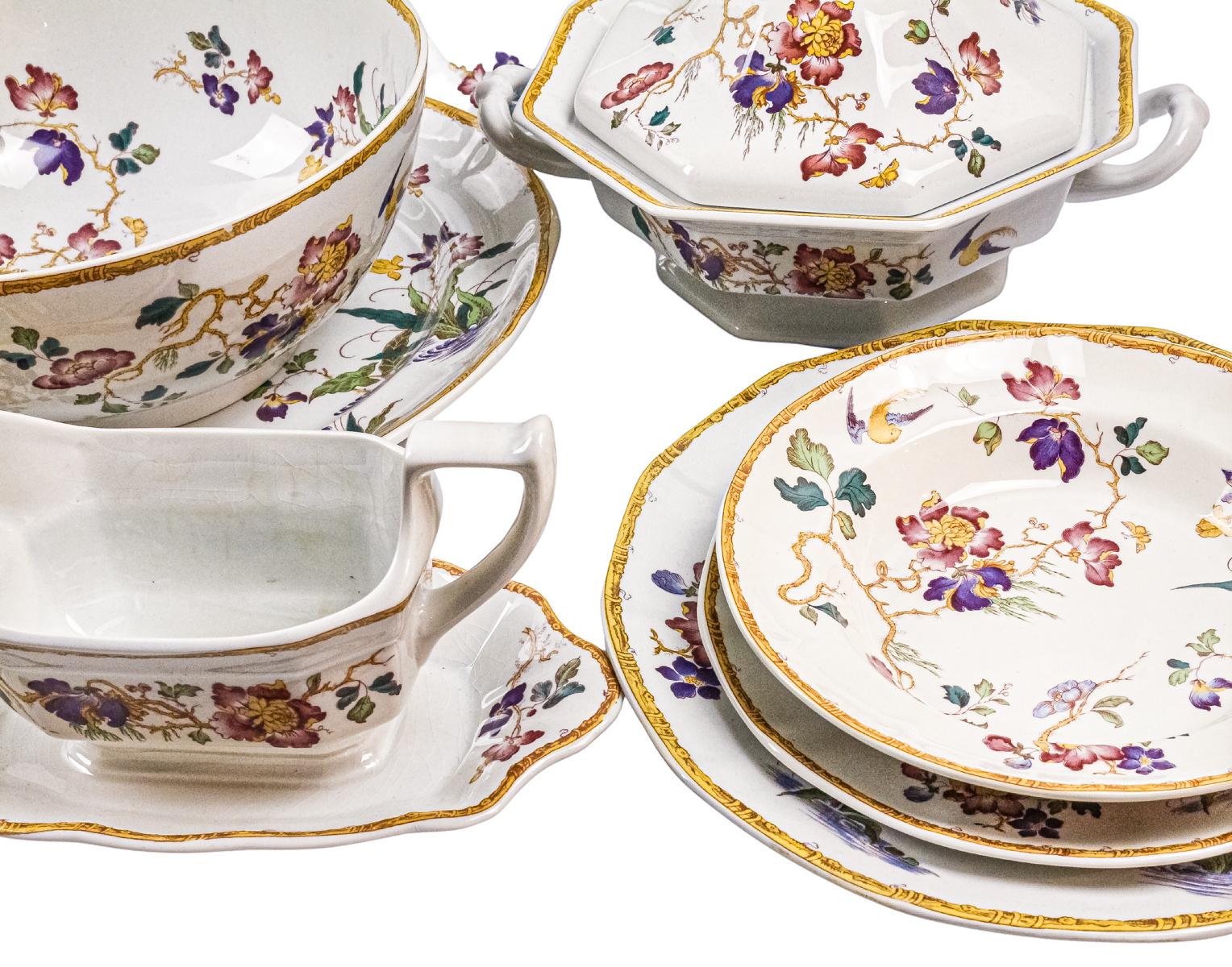 VAJILLA EN LOZA "WEDGWOOD" PARA 12 SERVICIOS
