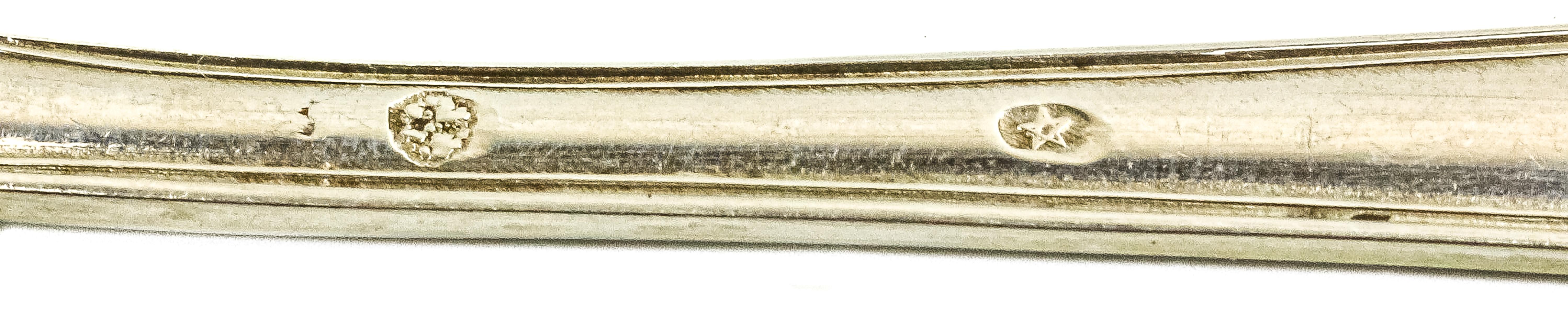 MEDIA CUBERTERIA EN METAL PLATEADO