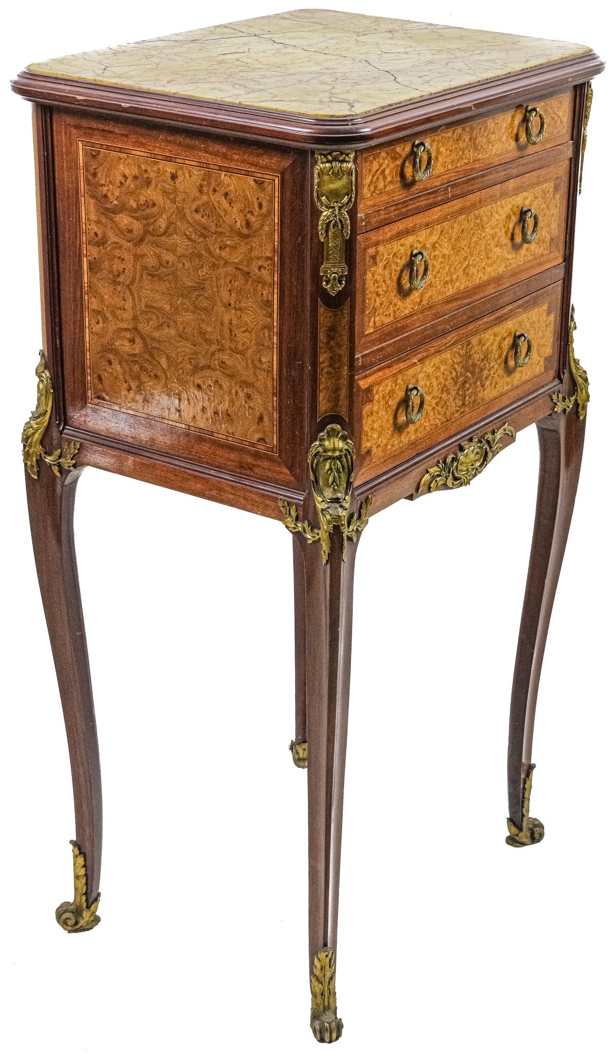 PEQUEÑO MUEBLE AUXILIAR DEL PRIMER TERCIO S.XX