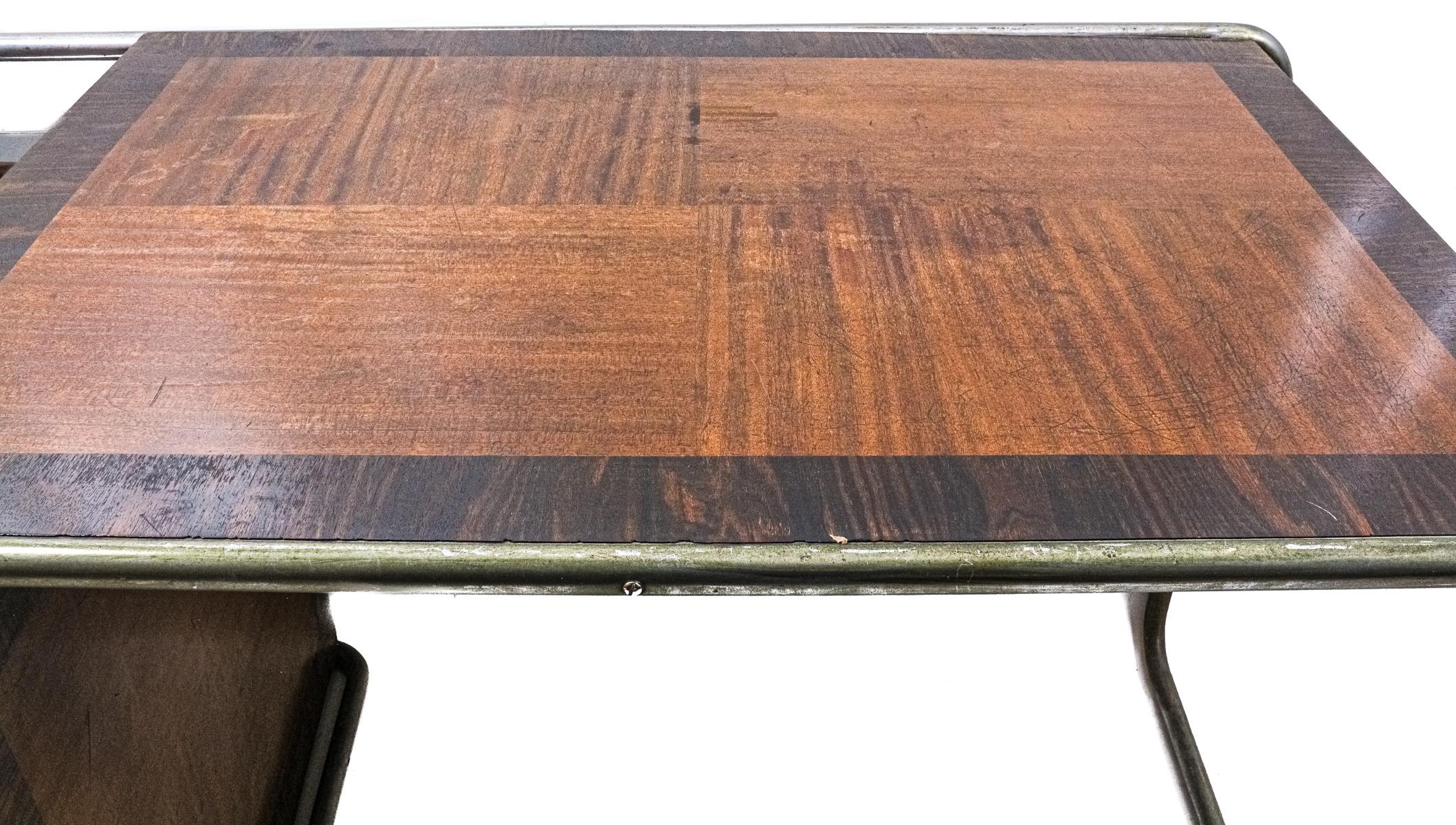 MESA DE DESPACHO Y SILLA DE LOS AÑOS 50