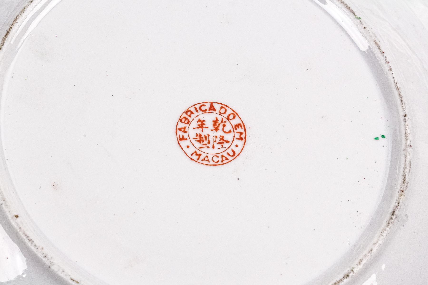 CONJUNTO DE SEIS PLATOS EN PORCELANA ORIENTAL