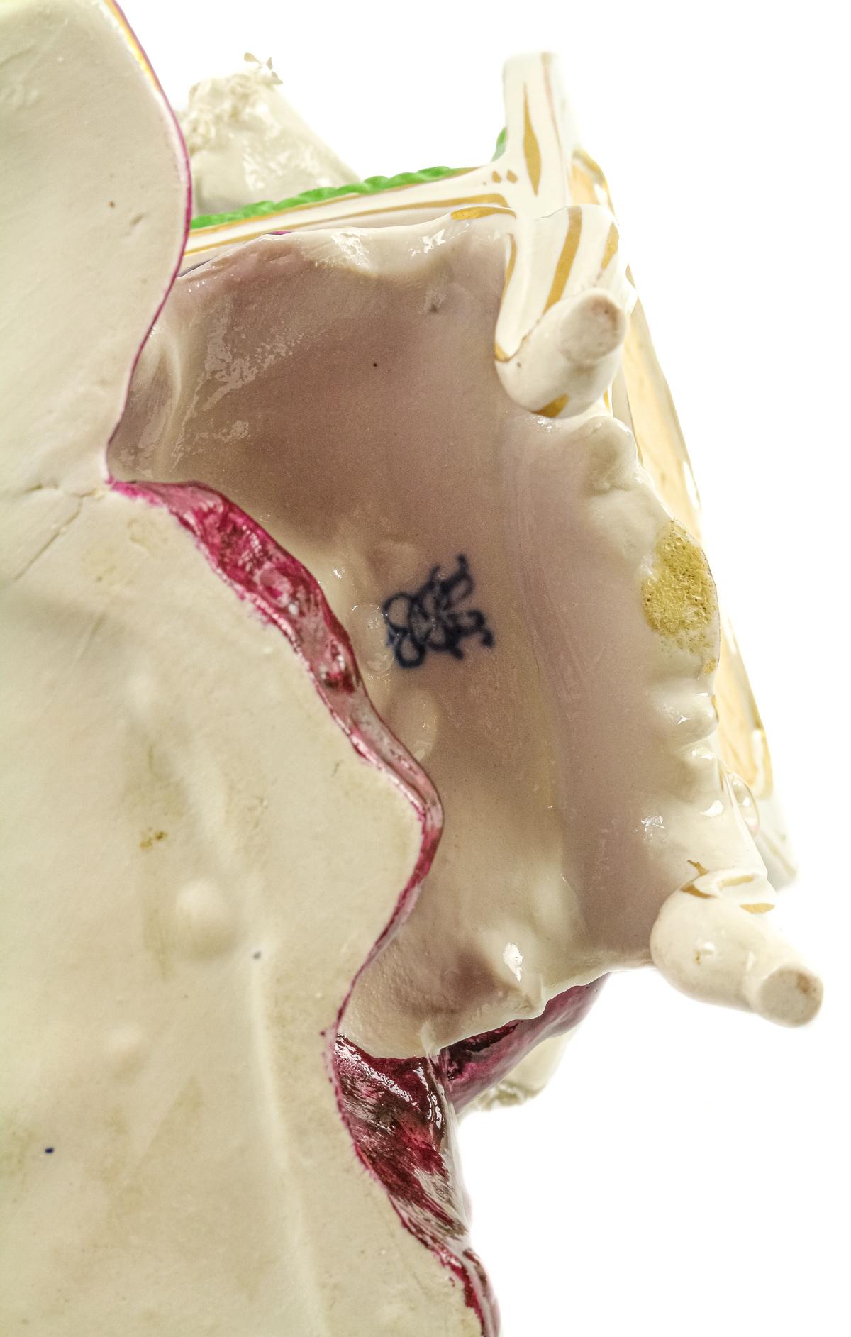 FIGURA EN PORCELANA MEDIADOS S.XX
