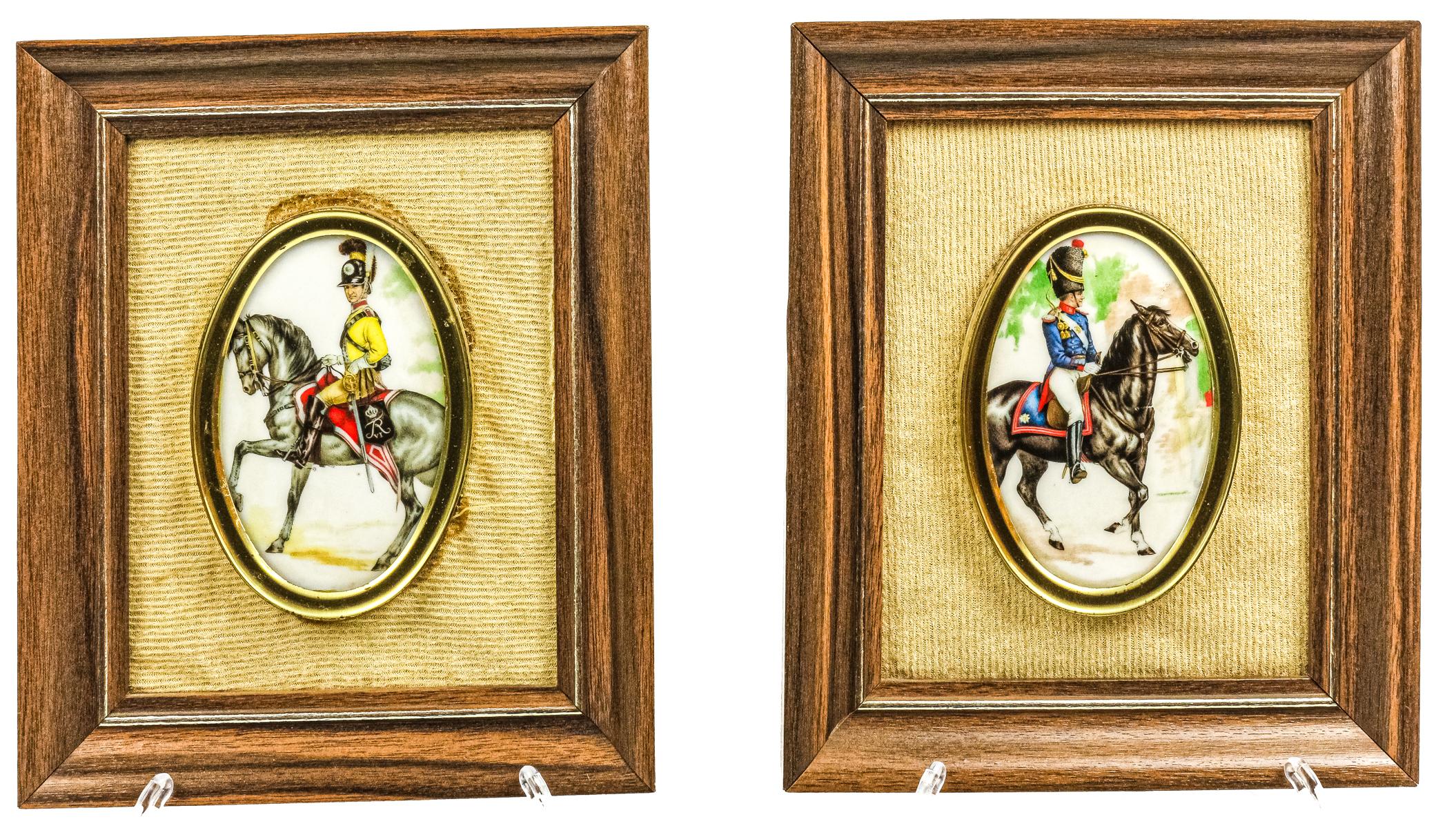 PAREJA DE MEDALLONES DE PORCELANA ENMARCADOS