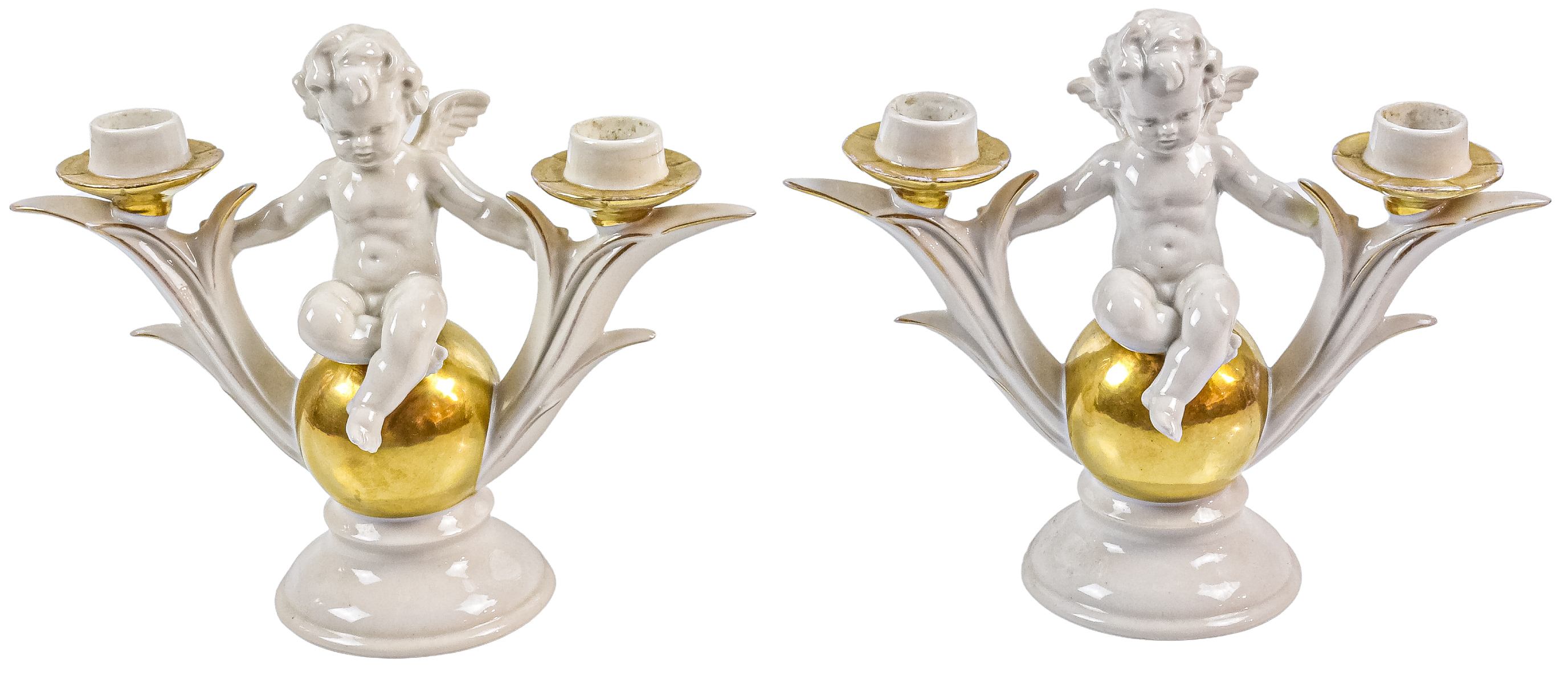 PAREJA DE CANDELABROS DE PORCELANA