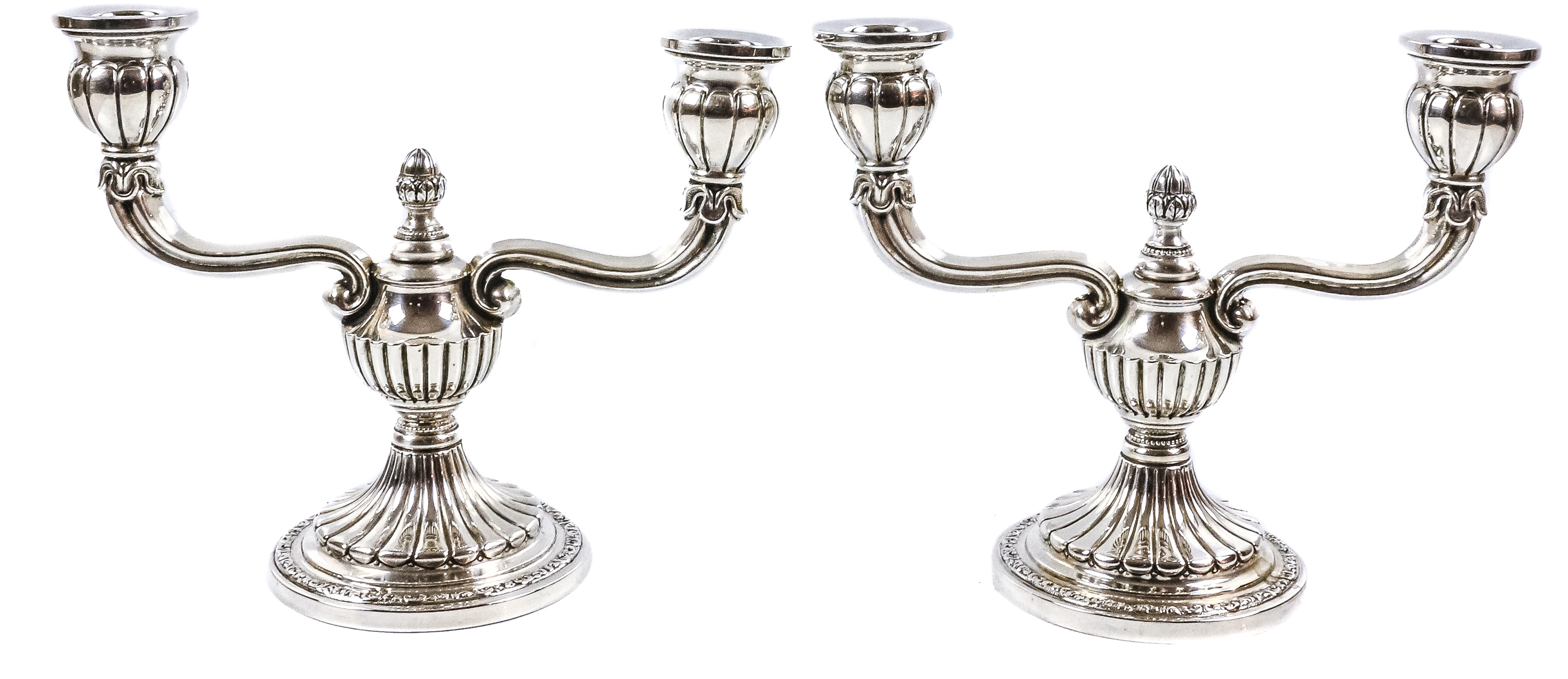 PAREJA DE CANDELABROS EN PLATA DE MEDIADOS S.XX