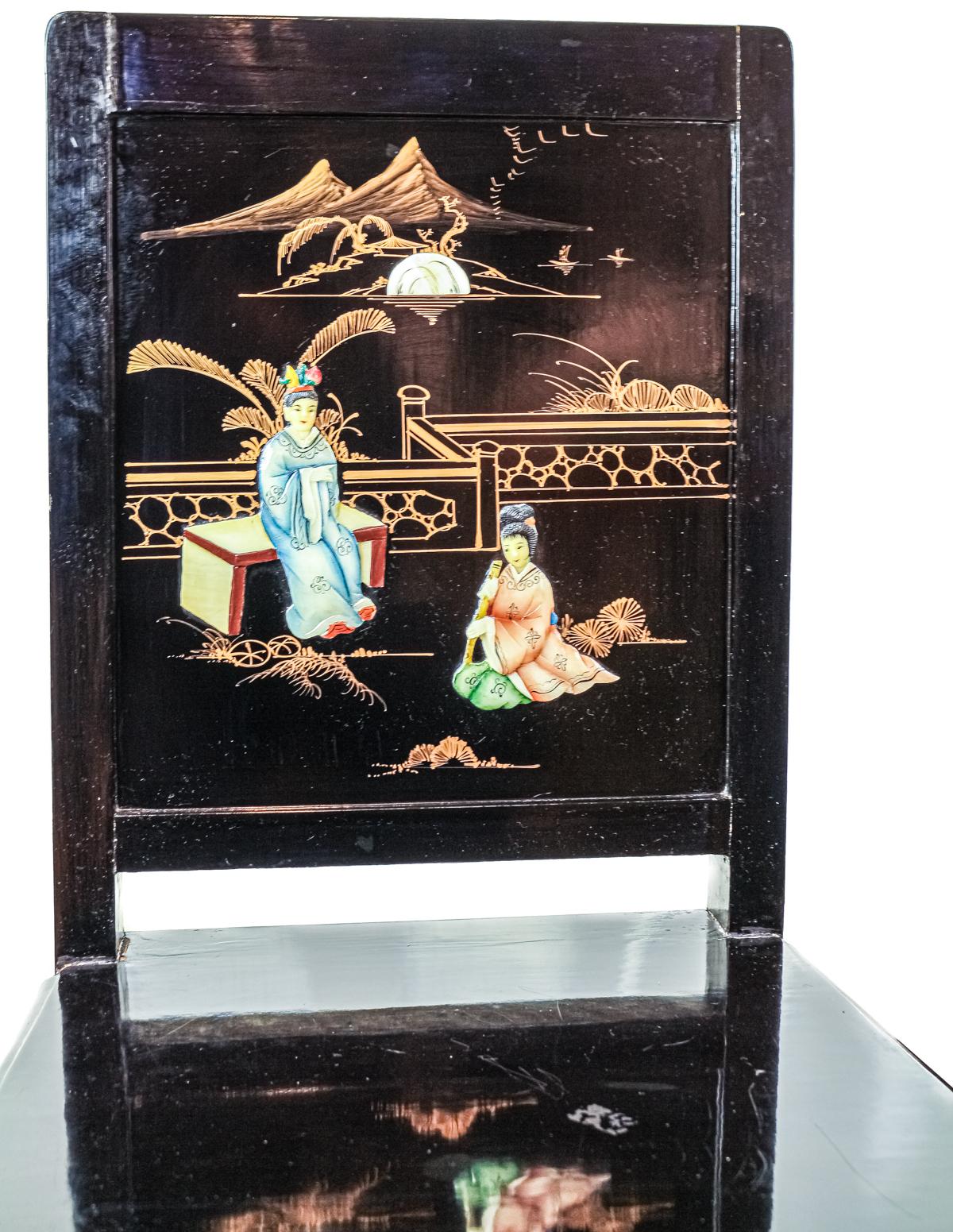 PAREJA DE SILLAS ORIENTALES
