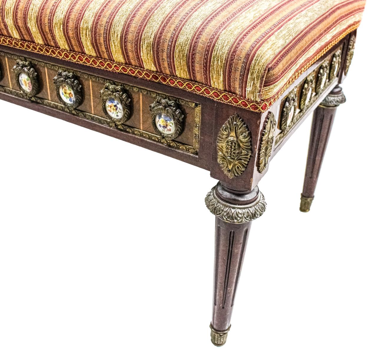 BANQUETA DE MEDIADOS DE SIGLO XX