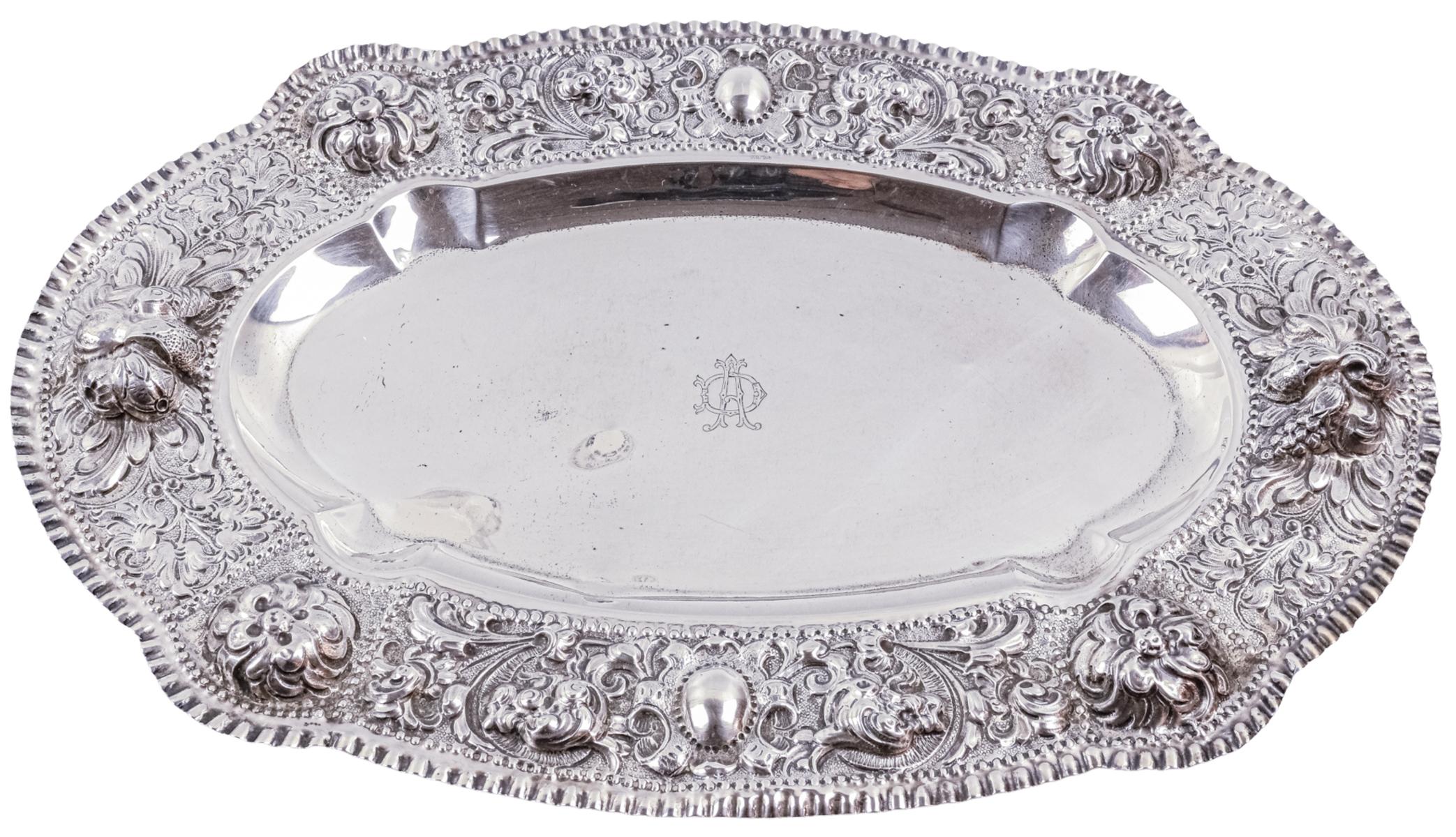 CENTRO DE MESA OVALADO EN PLATA DEL PRIMER TERCIO S.XX