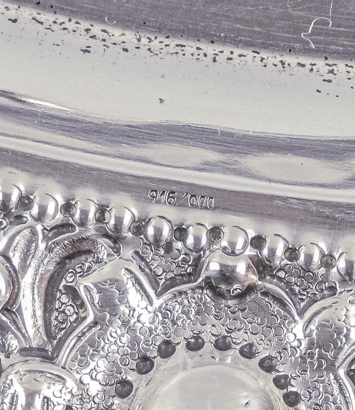CENTRO DE MESA OVALADO EN PLATA DEL PRIMER TERCIO S.XX