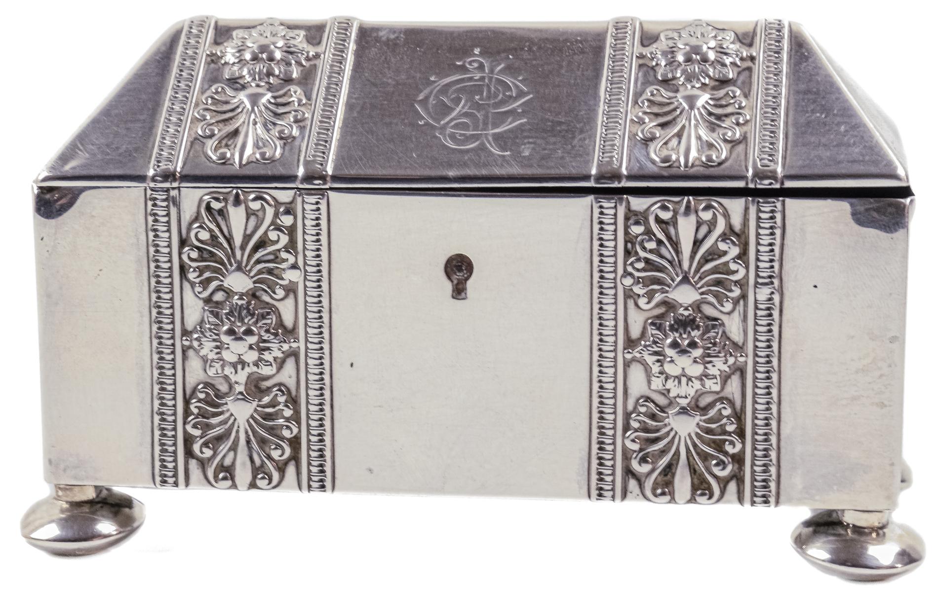 CAJA COFRE EN PLATA DEL PRIMER TERCIO S.XX