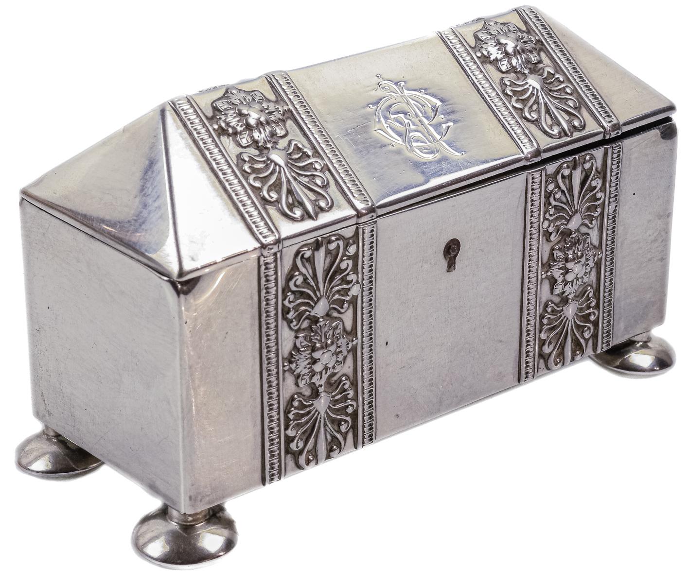 CAJA COFRE EN PLATA DEL PRIMER TERCIO S.XX