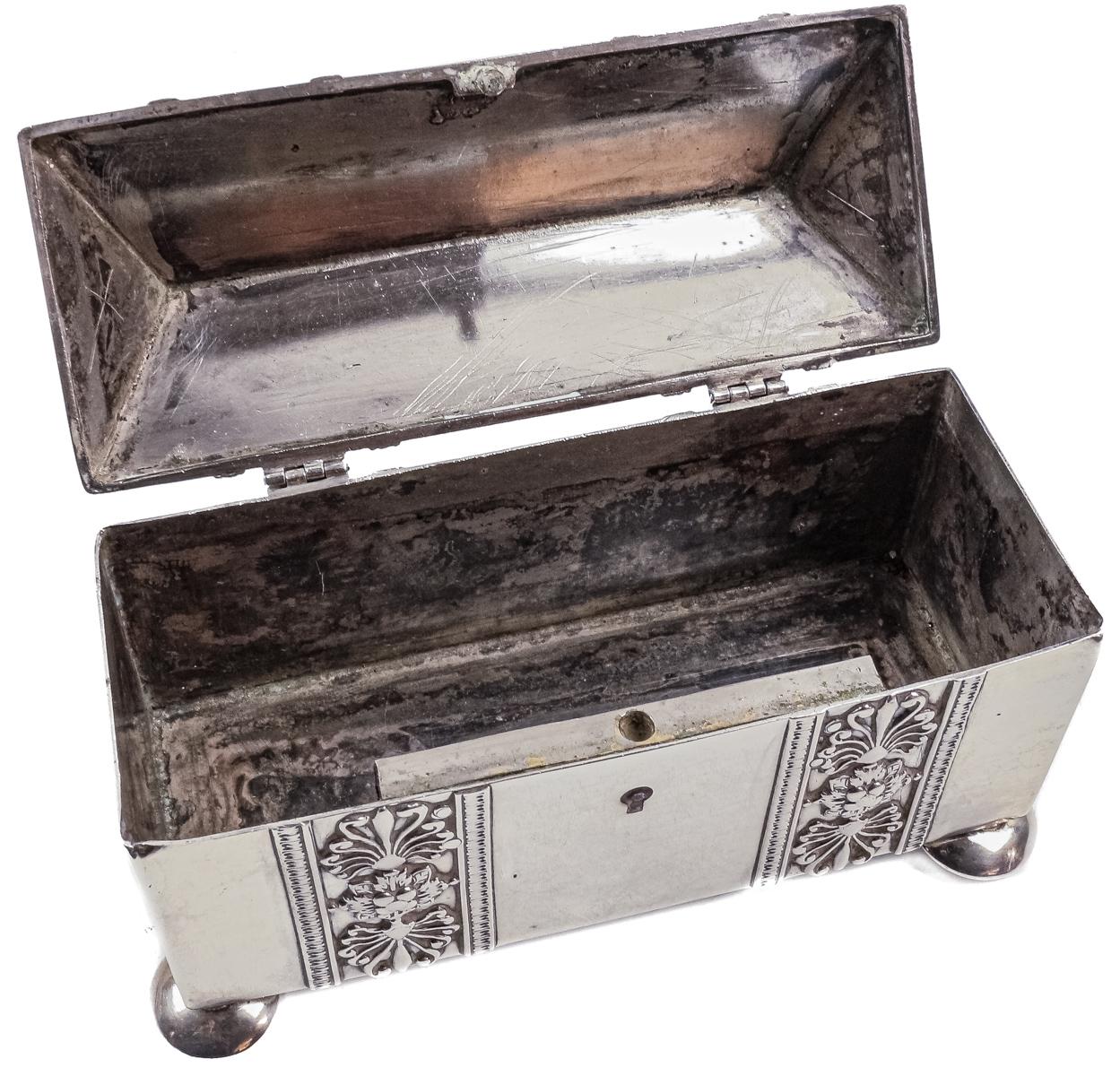 CAJA COFRE EN PLATA DEL PRIMER TERCIO S.XX