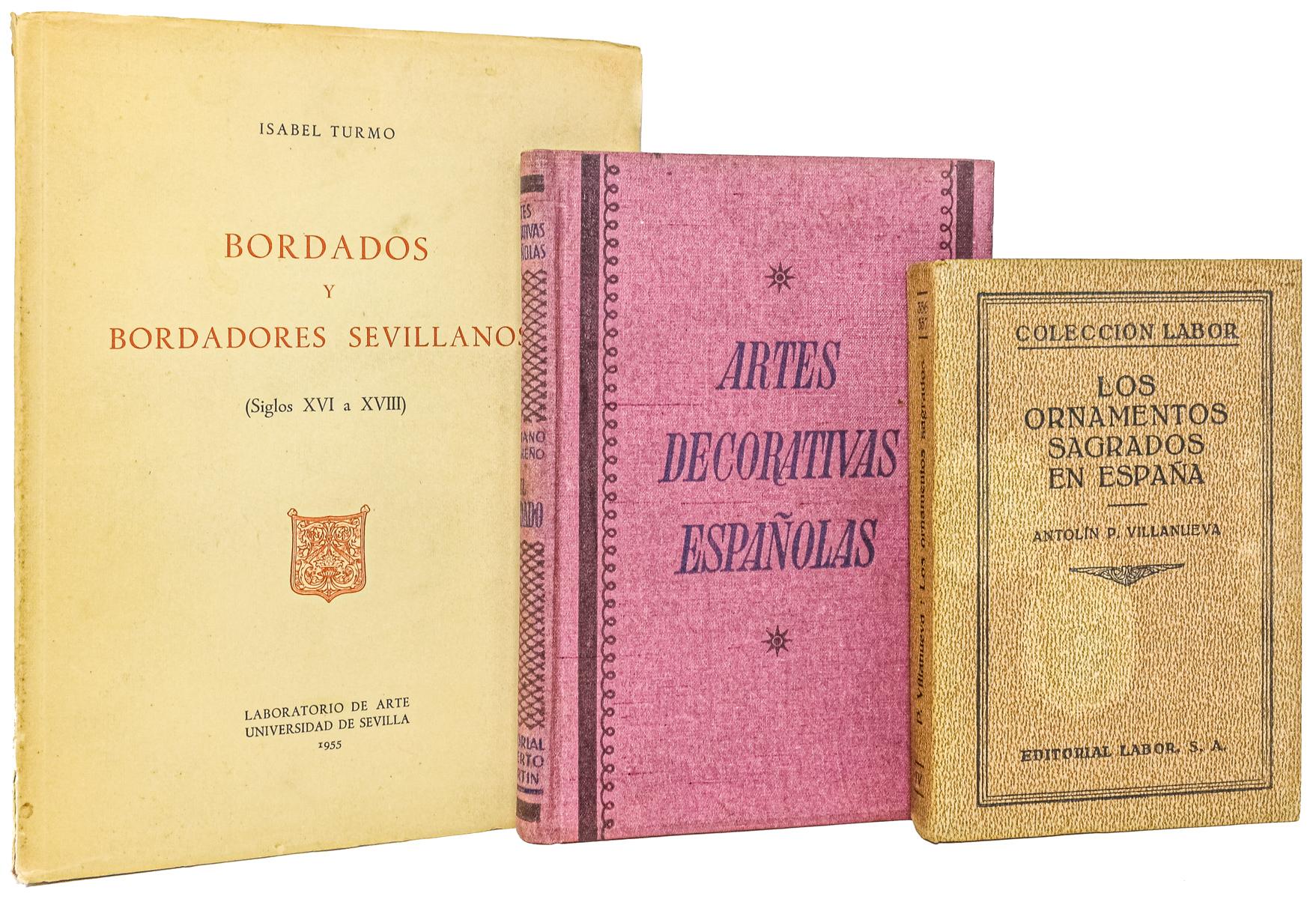 TRES LIBROS SOBRE ARTES DECORATIVAS, ORNAMENTOS Y BORDADOS