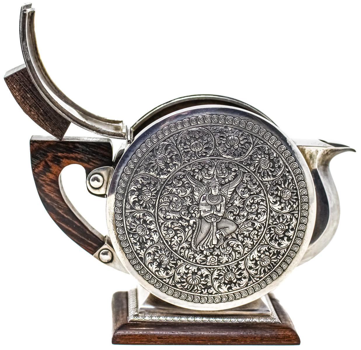 PEQUEÑA TETERA EN PLATA DEL PRIMER TERCIO DEL S.XX