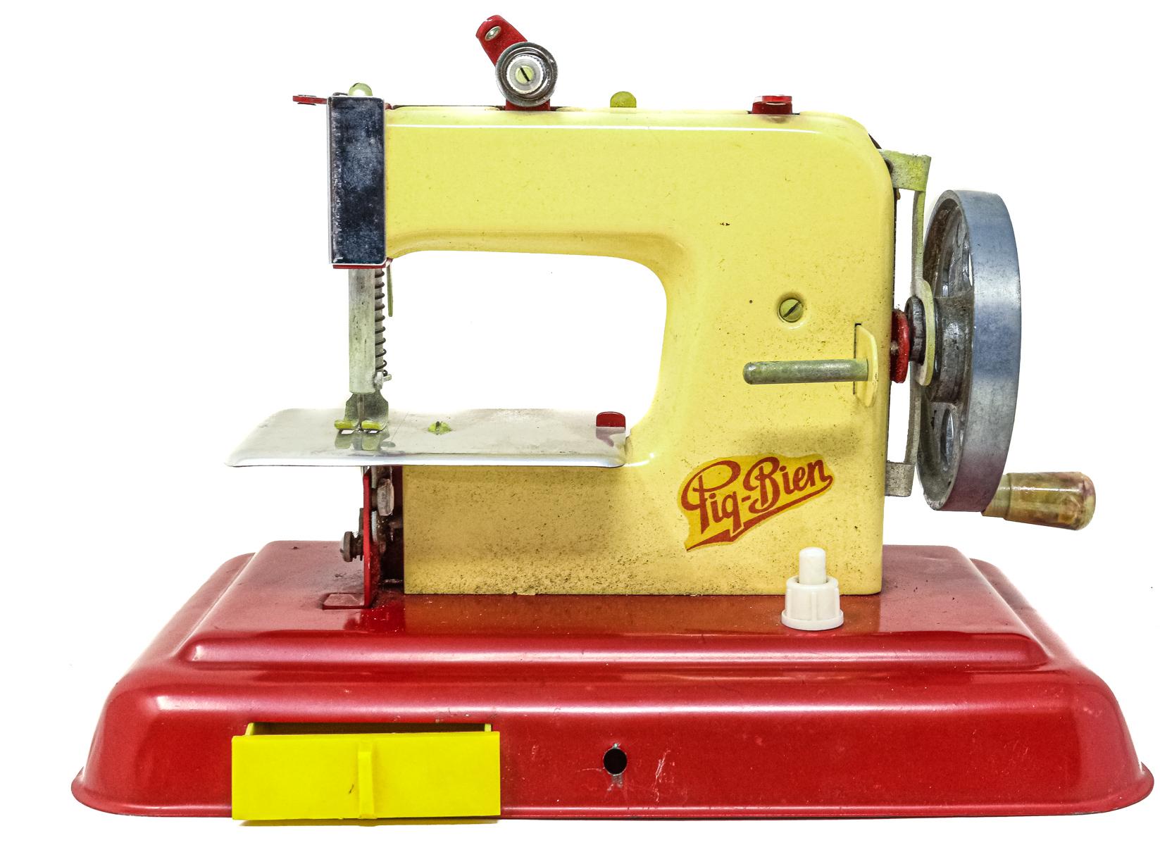 MÁQUINA DE COSER DE JUGUETE "PIG-BIEN"