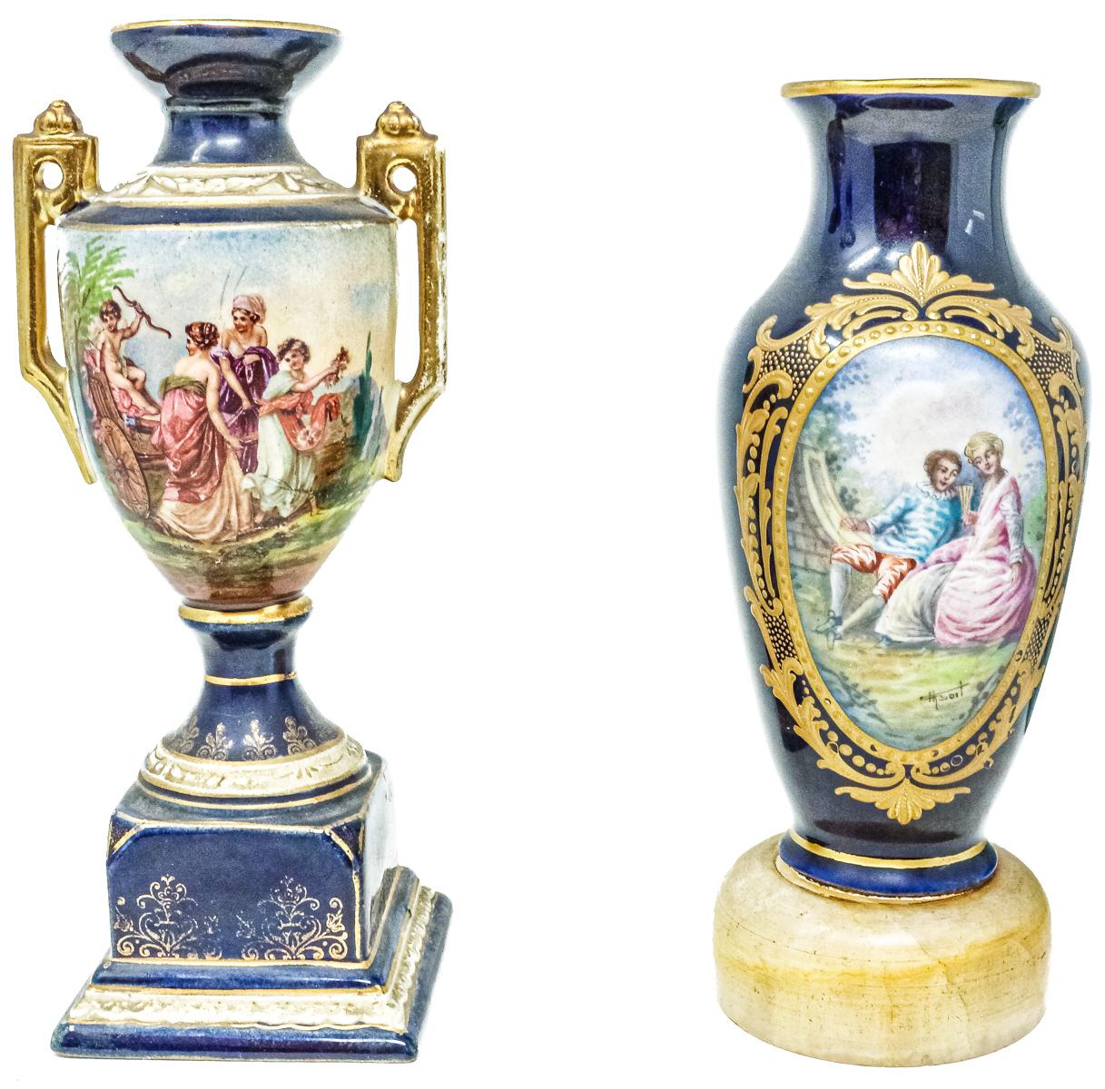 DOS PEQUEÑOS JARRONES EN PORCELANA