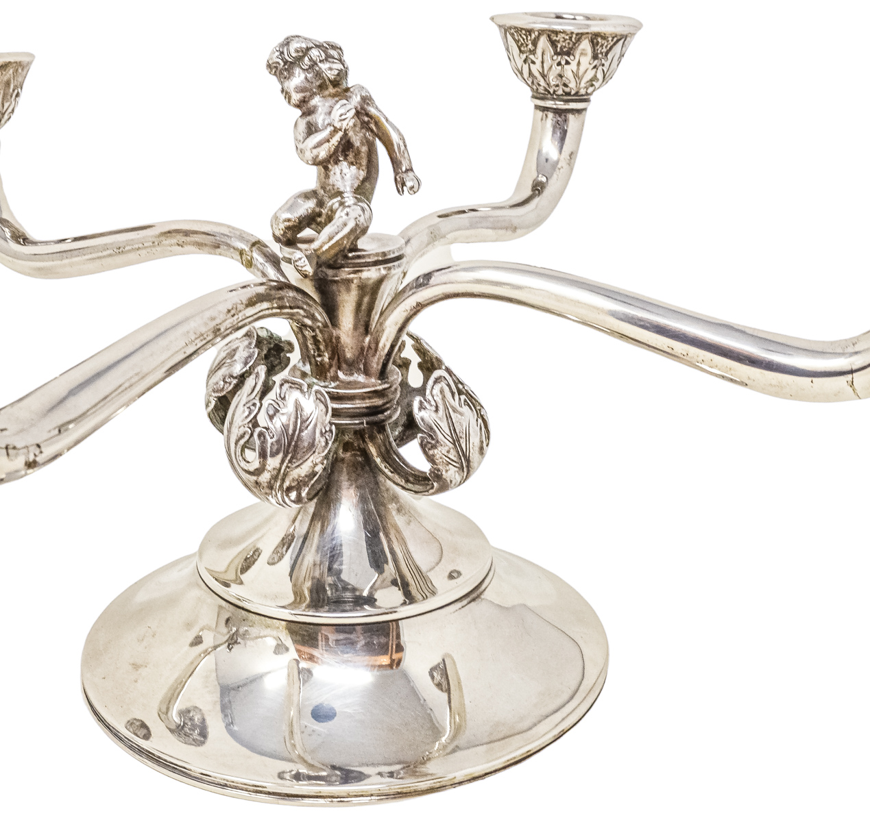 PAREJA DE CANDELABROS EN PLATA DE MEDIADOS DEL S.XX