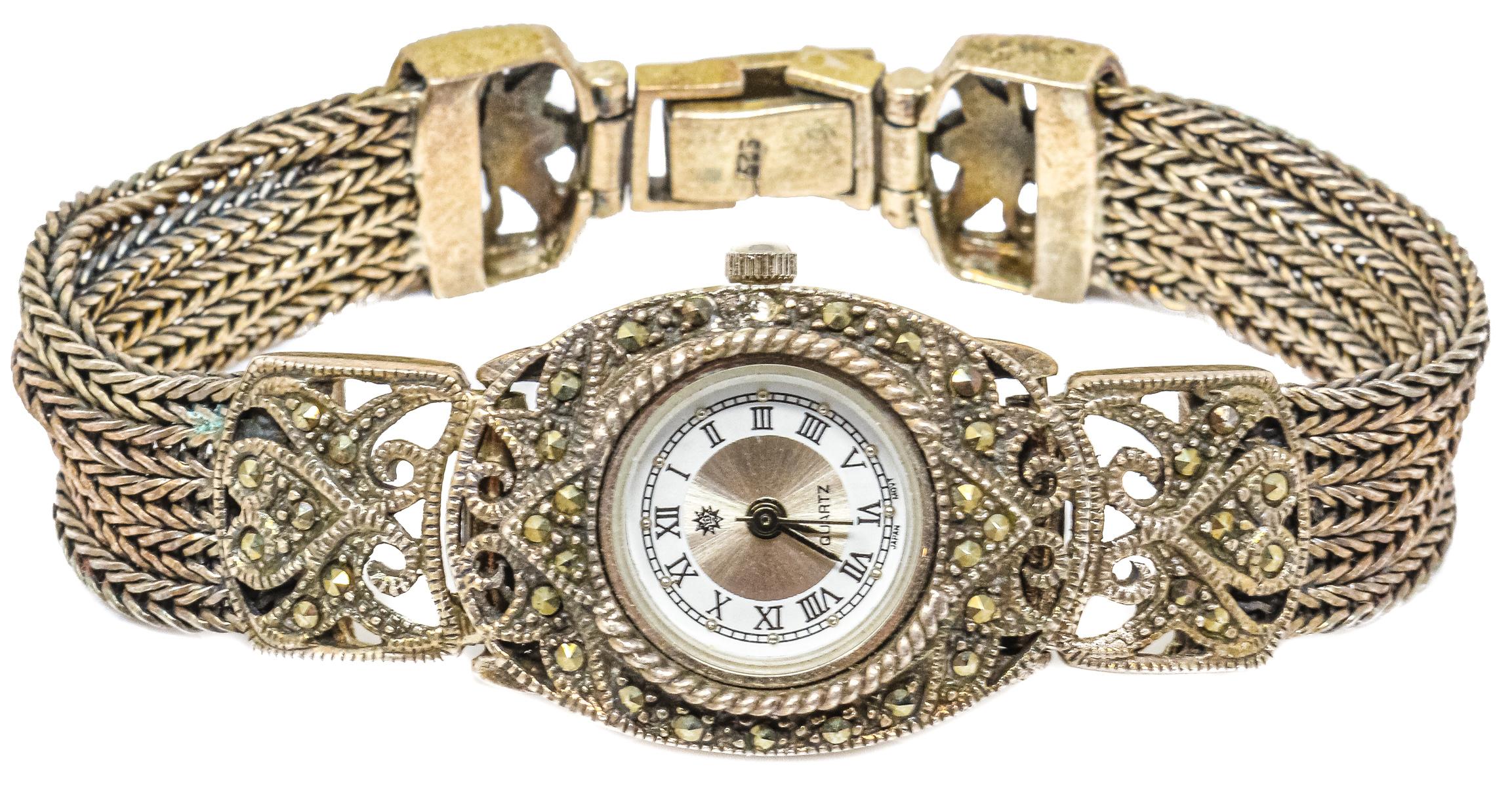RELOJ DE PULSERA EN PLATA CON MARQUESITAS