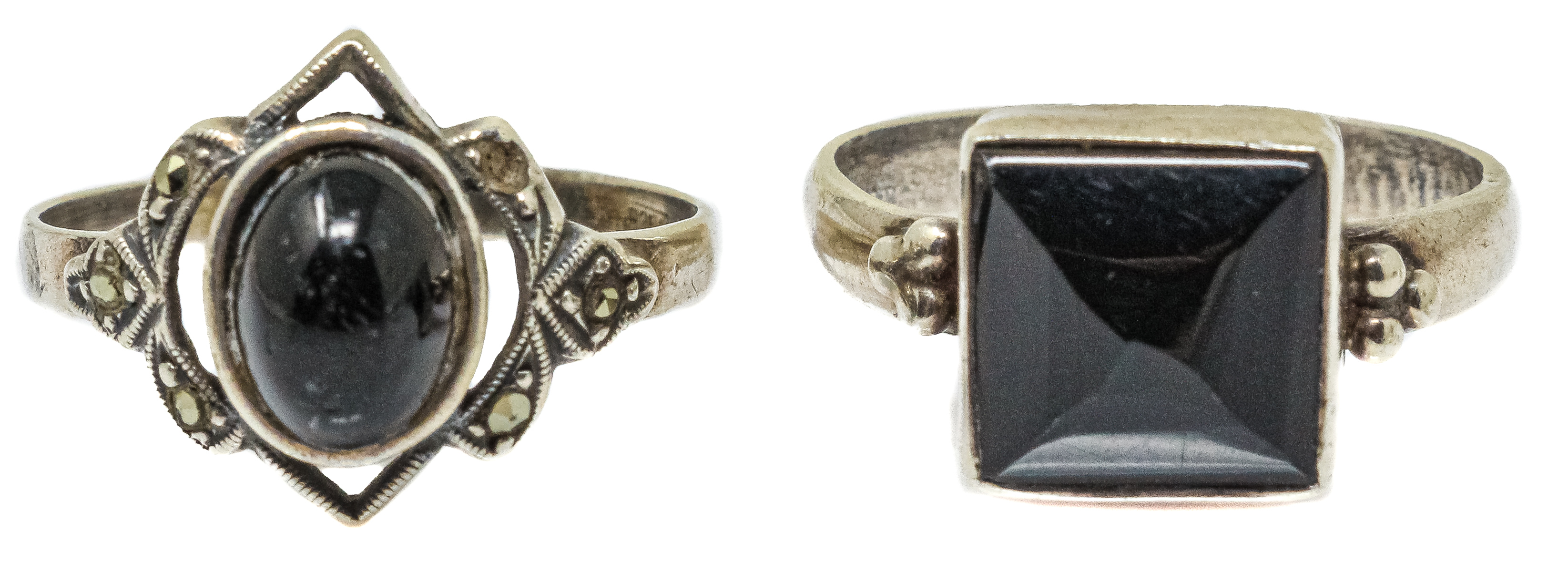 DOS ANILLOS DE PLATA Y ONIX NEGRO