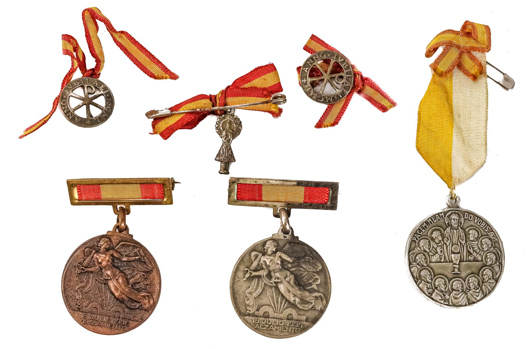LOTE DE MEDALLAS DE LOS AÑOS 30 y 50