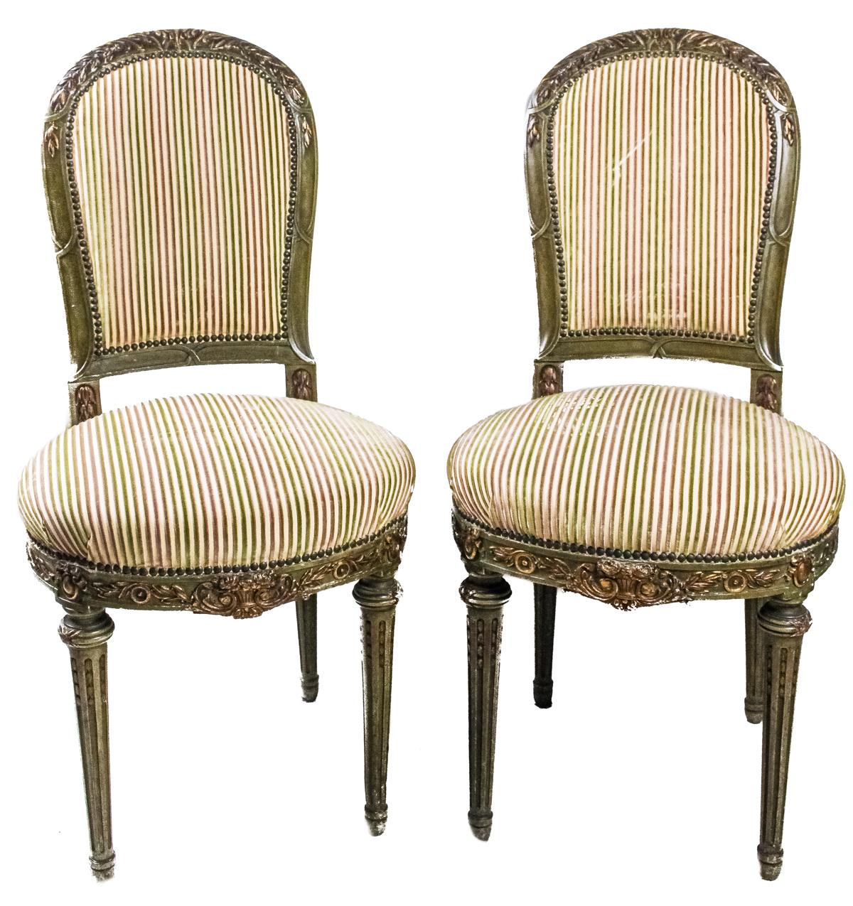 PAREJA DE SILLAS DE ESTILO LUIS XVI