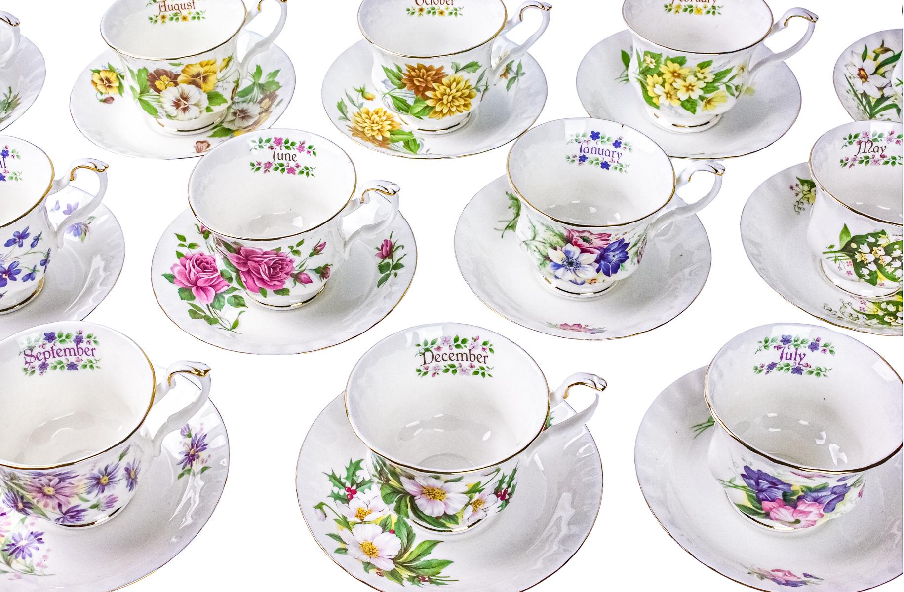 CONJUNTO DE 12 TAZAS EN PORCELANA INGLESA