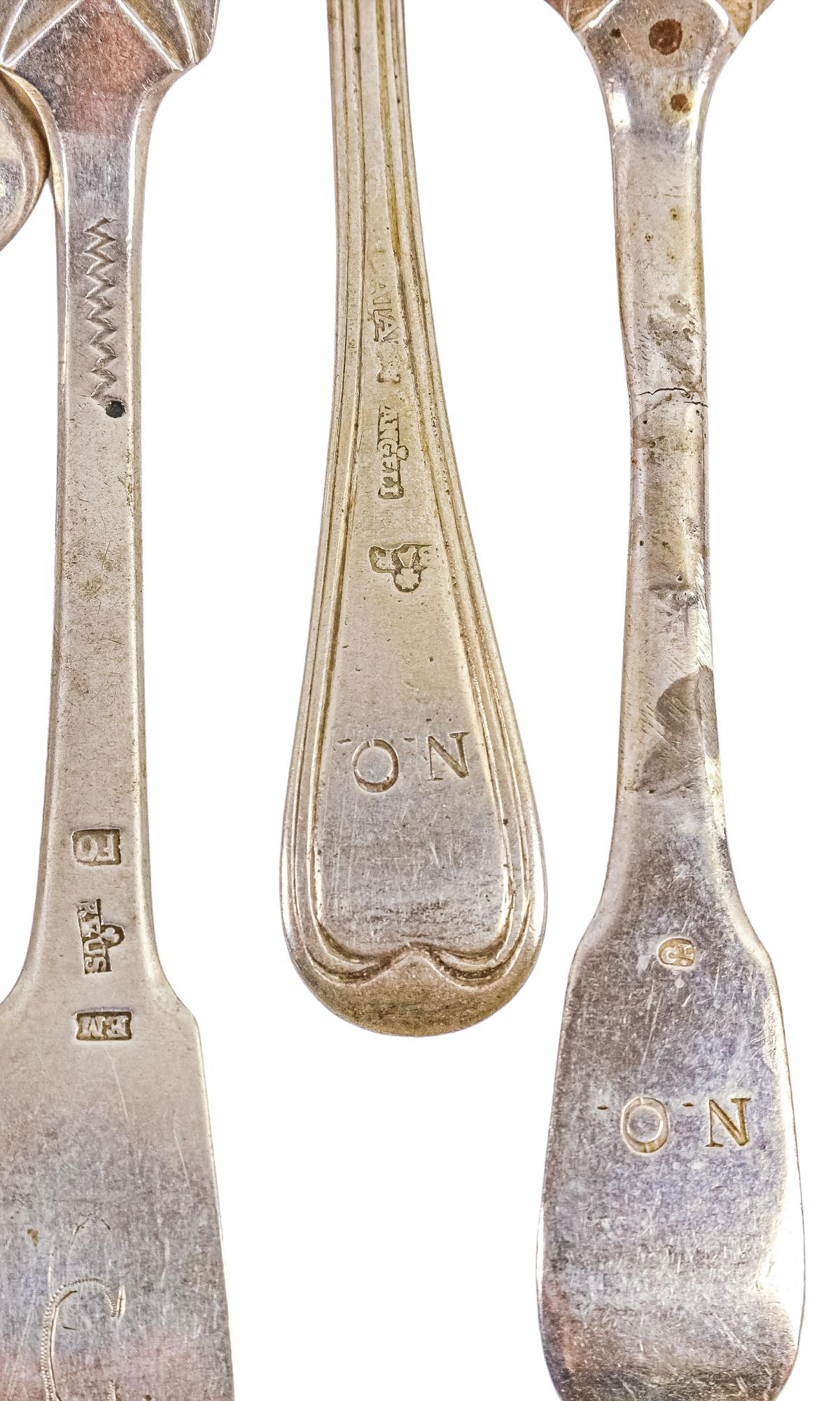 LOTE VARIADO DE CUBIERTOS DE PLATA