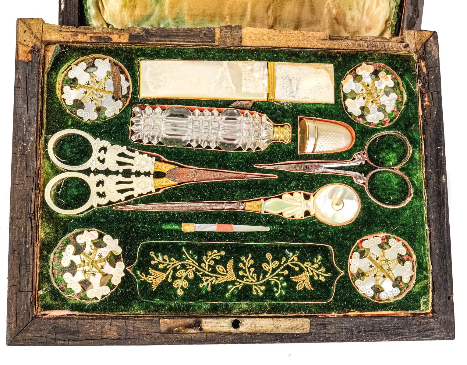 CAJA COSTURERO DE MEDIADOS DE SIGLO XIX