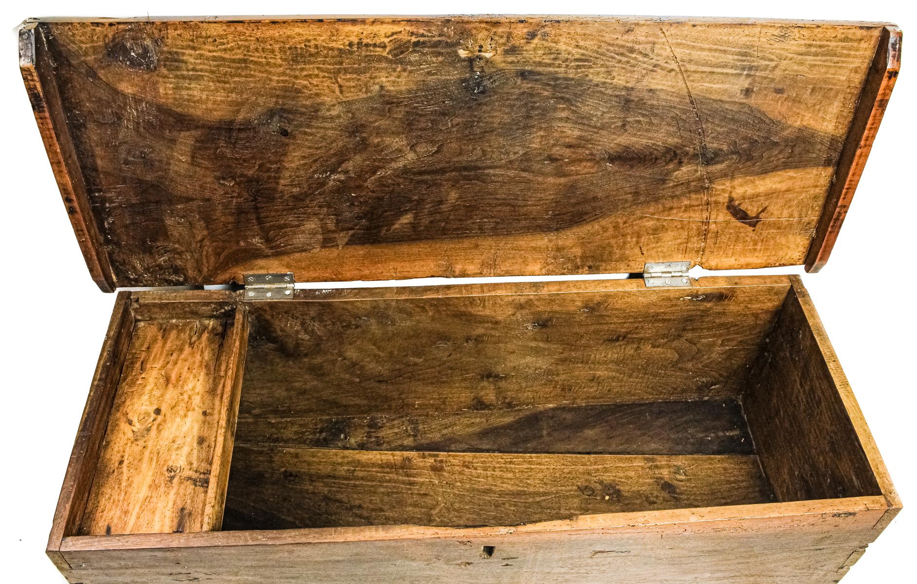 PEQUEÑA ARCA RÚSTICA DEL ÚLTIMO CUARTO DEL S. XIX